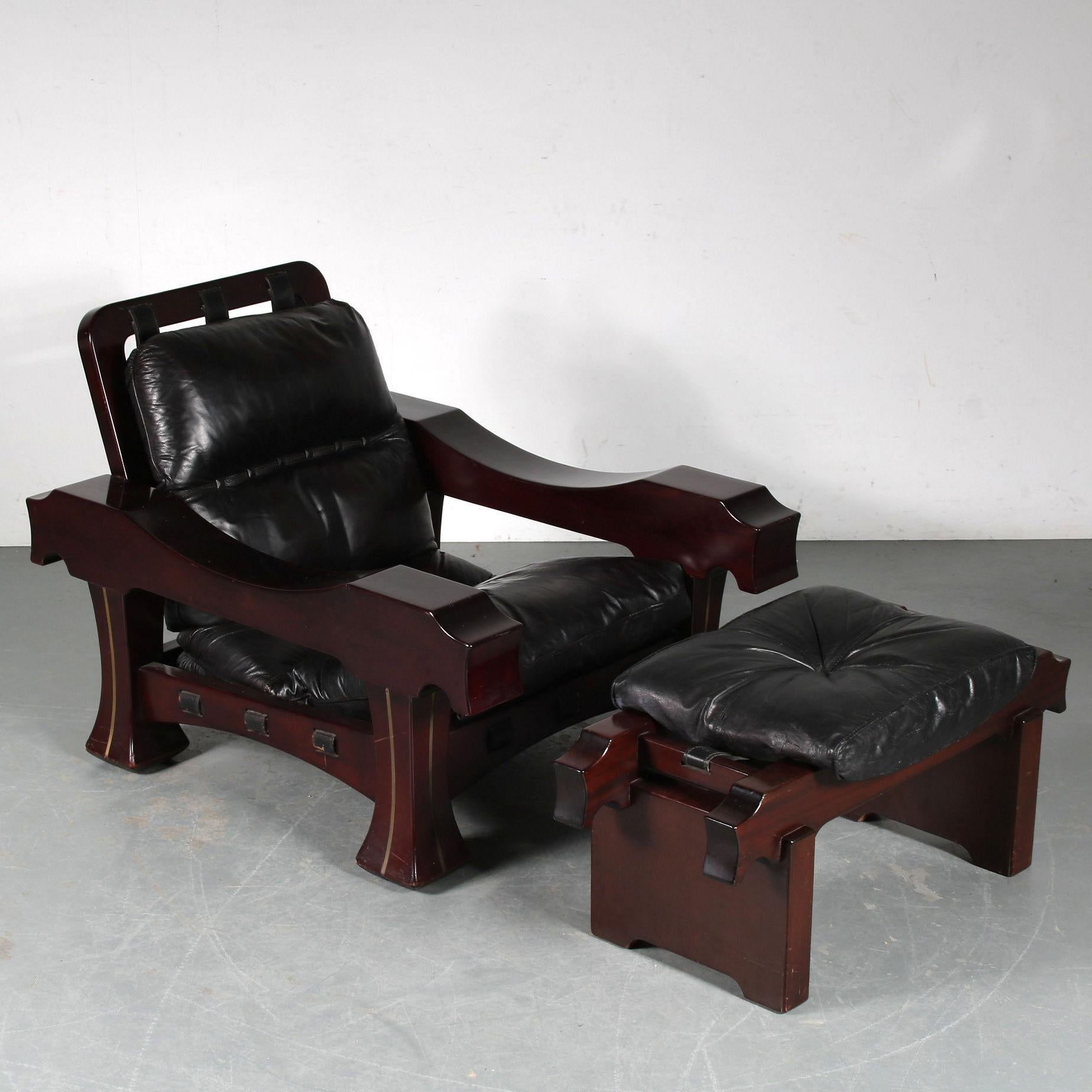 Italian Lounge Chair with Foot Stool by Luciano Frigerio, 1970 In Good Condition For Sale In Amsterdam, NL