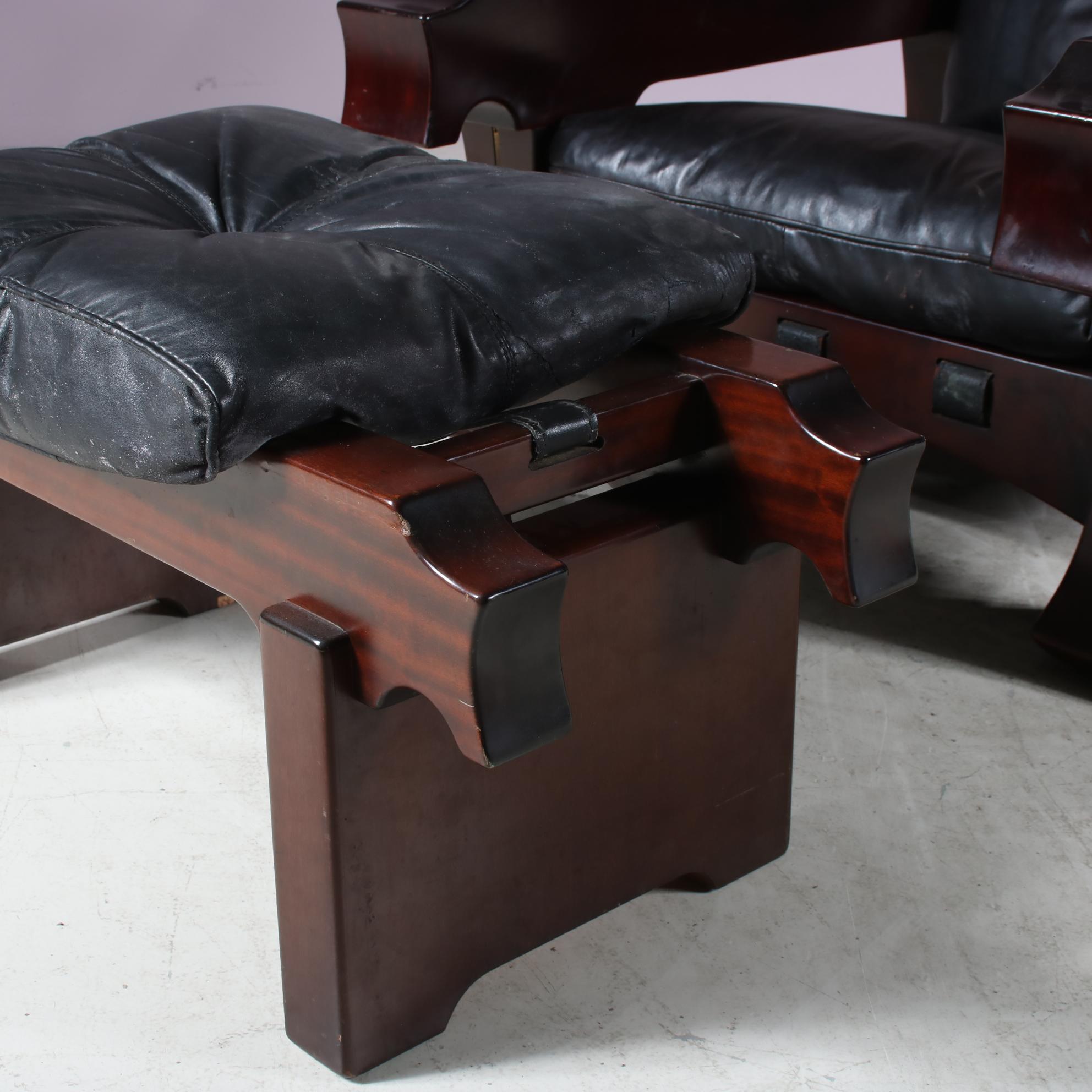 Italian Lounge Chair with Foot Stool by Luciano Frigerio, 1970 For Sale 1