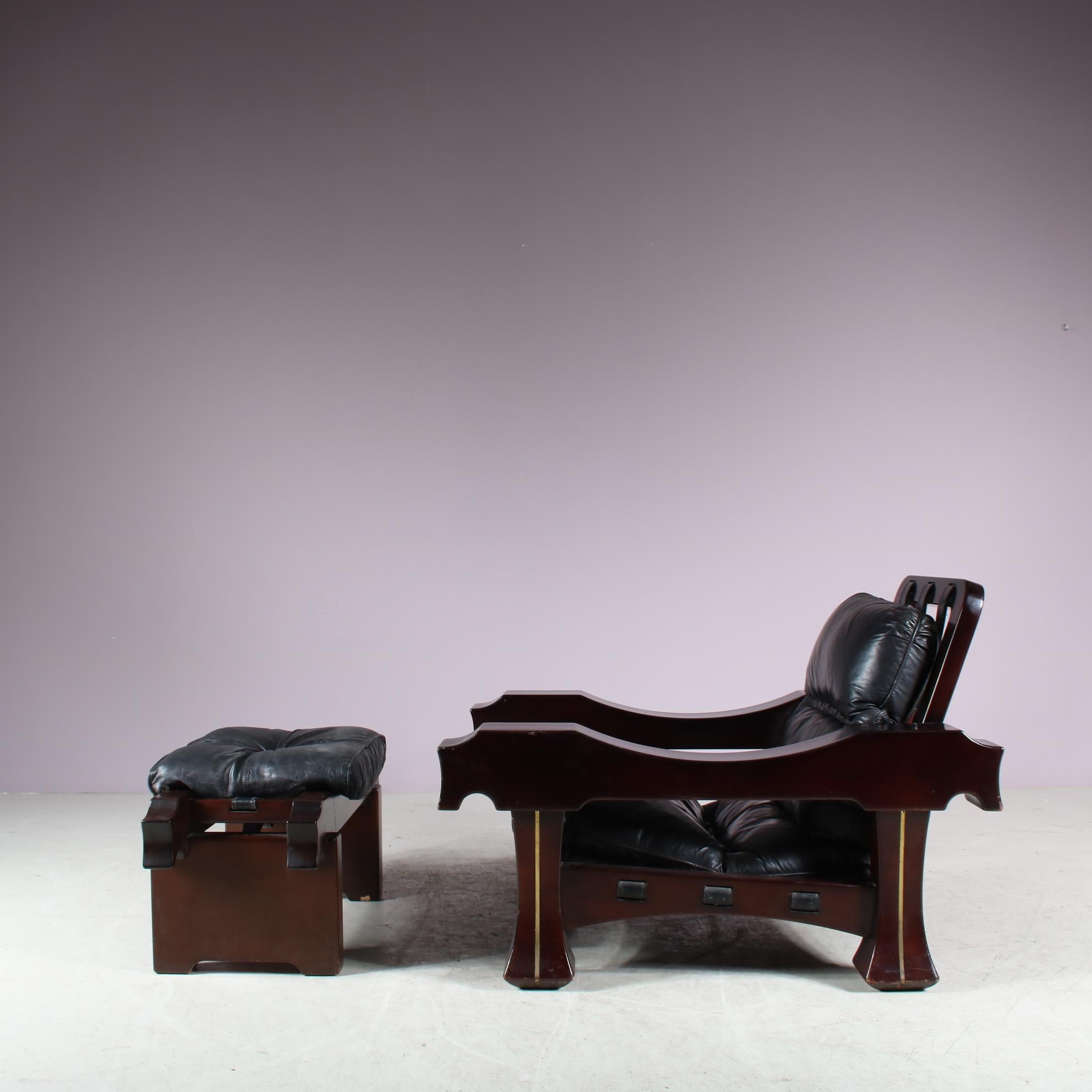 Italian Lounge Chair with Foot Stool by Luciano Frigerio, 1970 For Sale 2