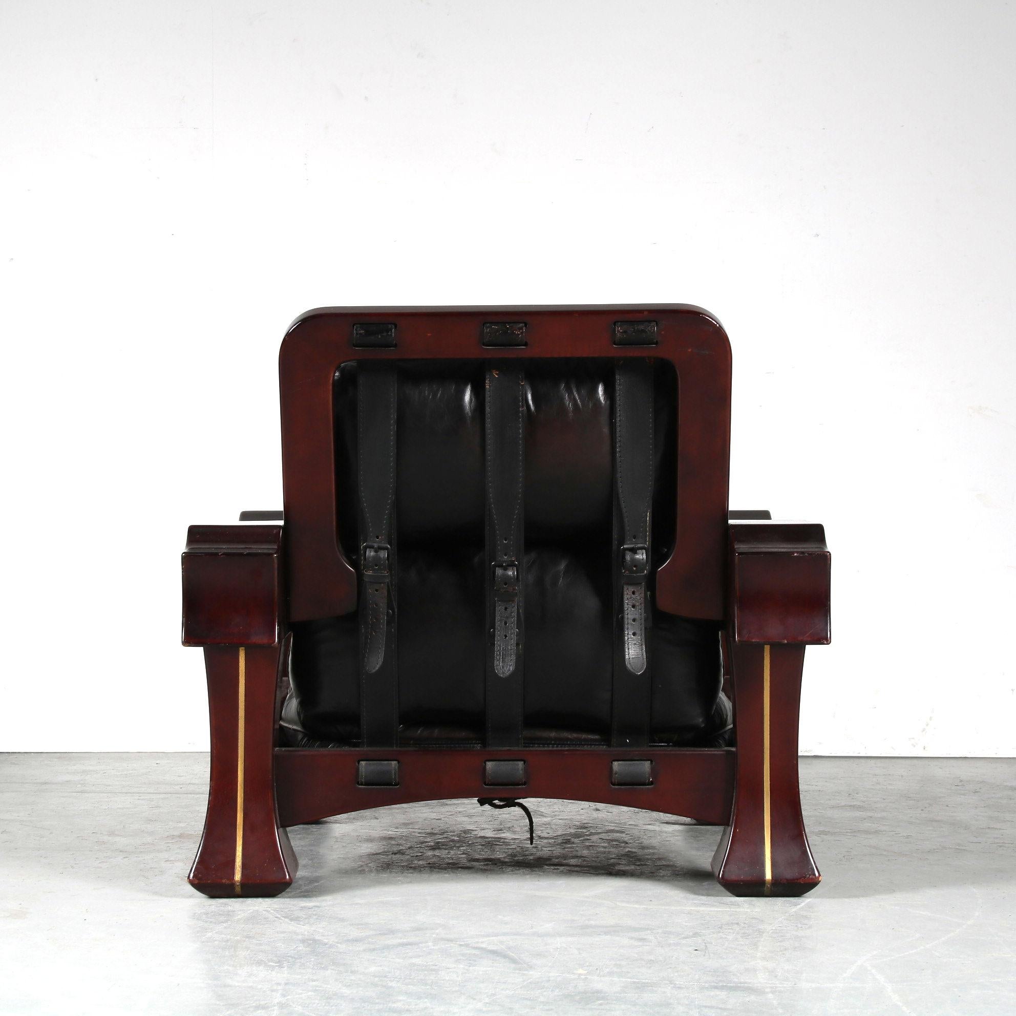 Italian Lounge Chair with Foot Stool by Luciano Frigerio, 1970 For Sale 3