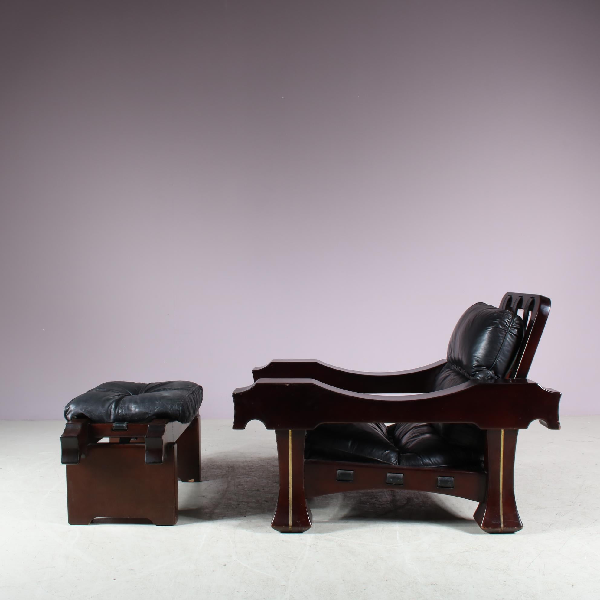 Italian Lounge Chair with Foot Stool by Luciano Frigerio, 1970 For Sale 3