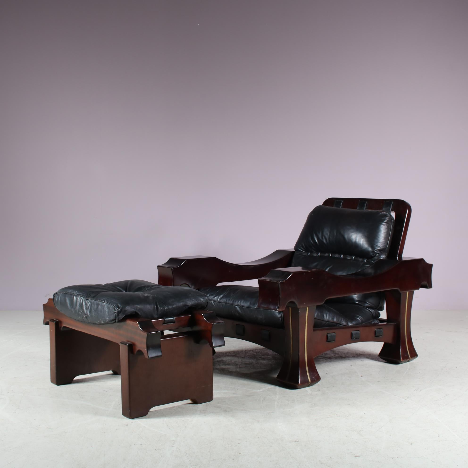 Italian Lounge Chair with Foot Stool by Luciano Frigerio, 1970 For Sale 4