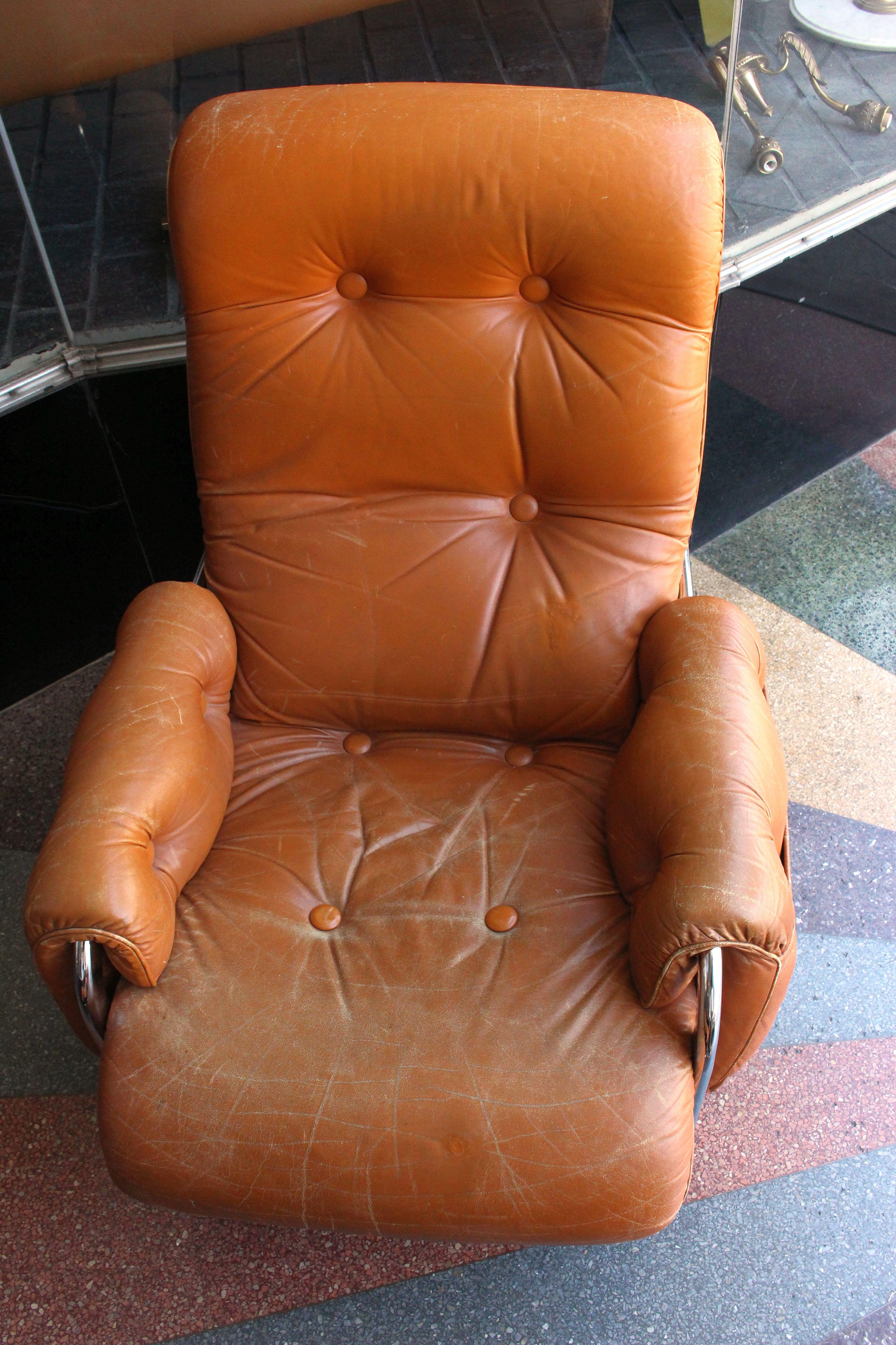 Italian Lounge Chair with the Ottoman In Good Condition In Los Angeles, CA