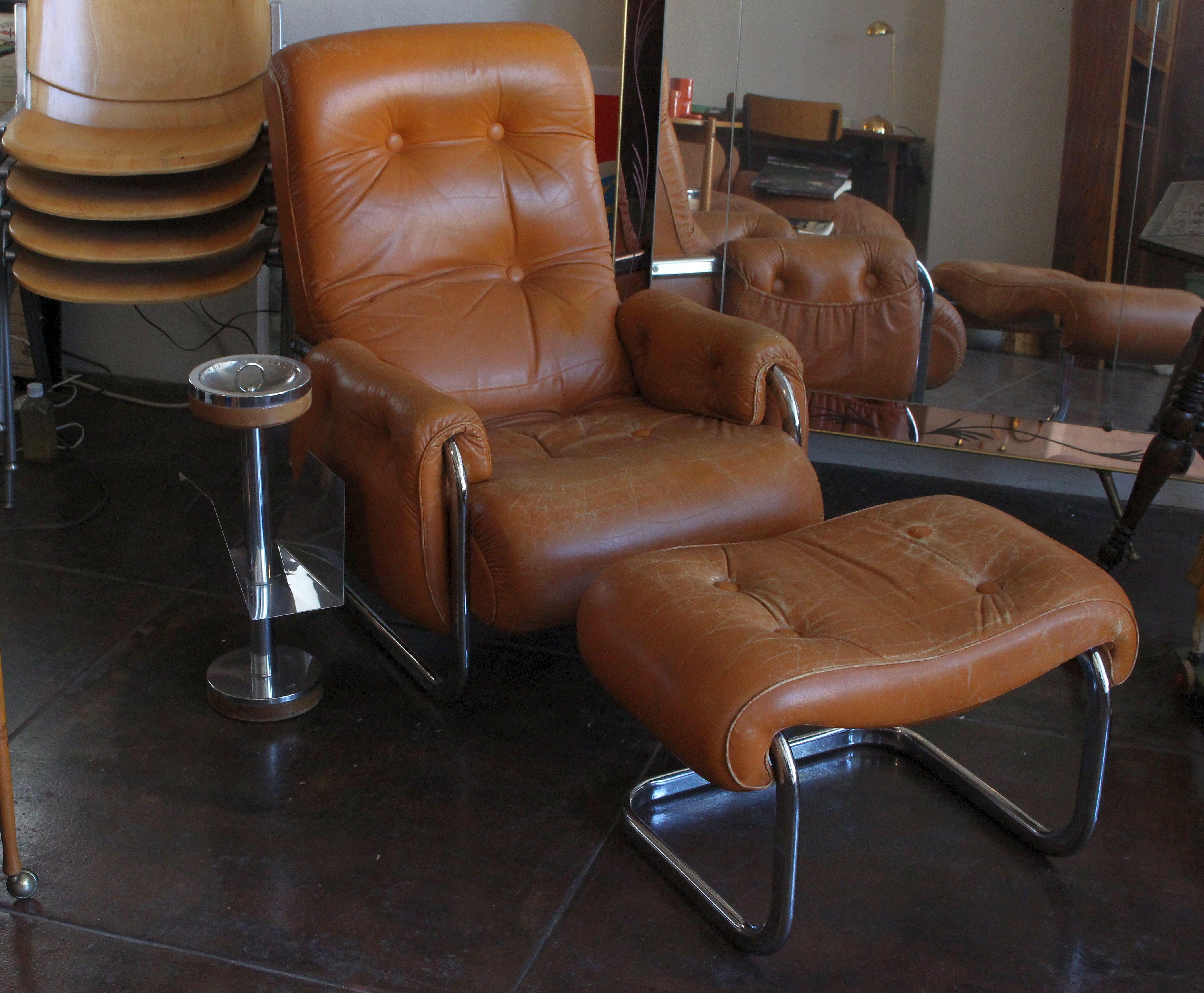 Mid-20th Century Italian Lounge Chair with the Ottoman