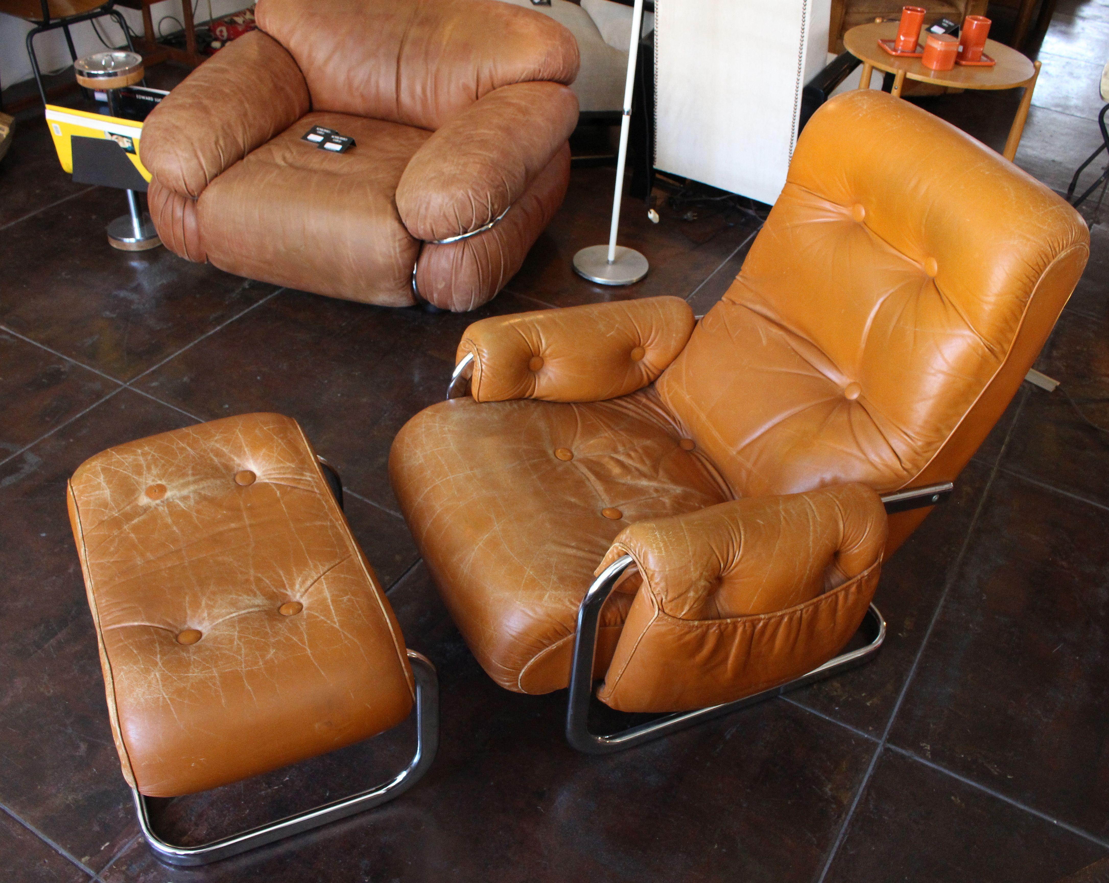 Italian Lounge Chair with the Ottoman 1