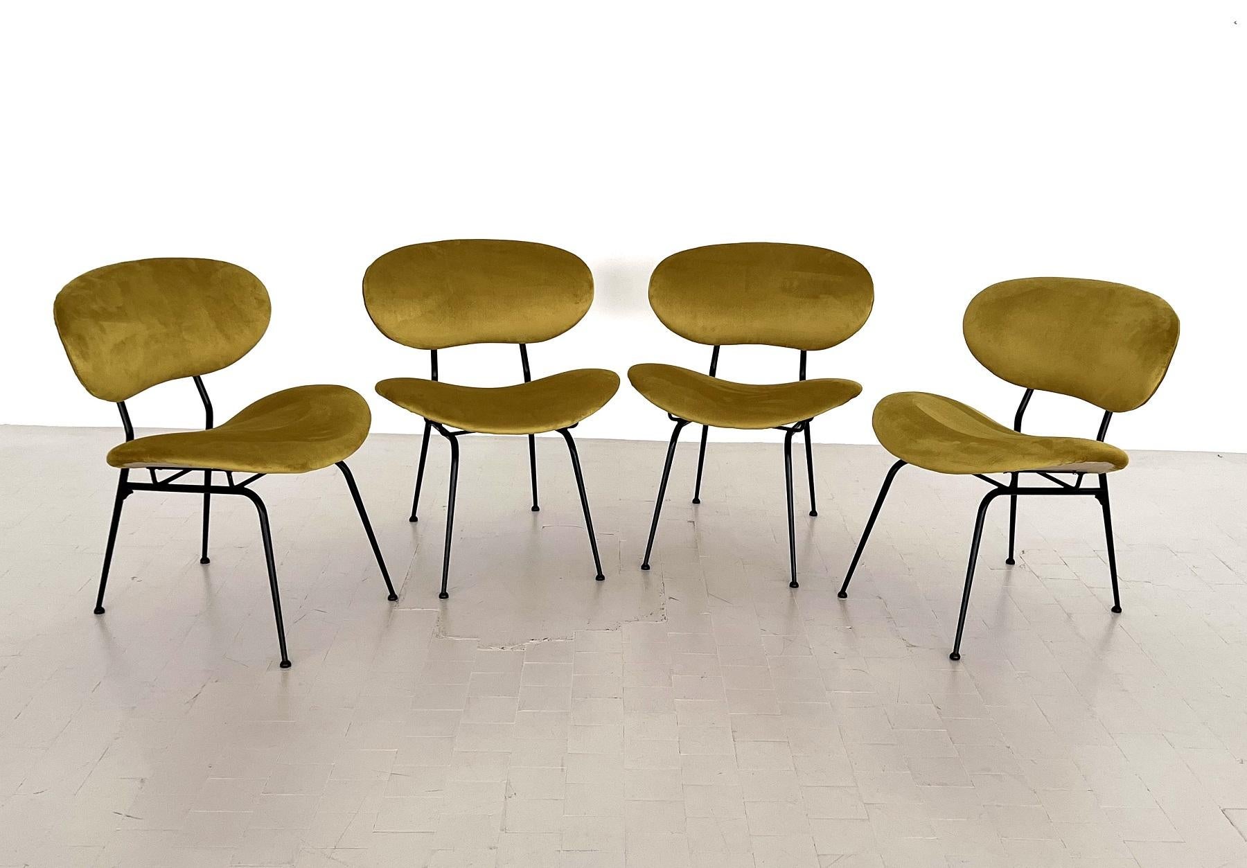 Chaises longues italiennes par Rosario Vernuccio pour Poltronova, 1958

Ensemble de 4 chaises longues ou basses, conçues par Rosario Vernuccio en 1958. 
Fabriqué en Poltronova dans les années 1960.
Rosario  (surnom 