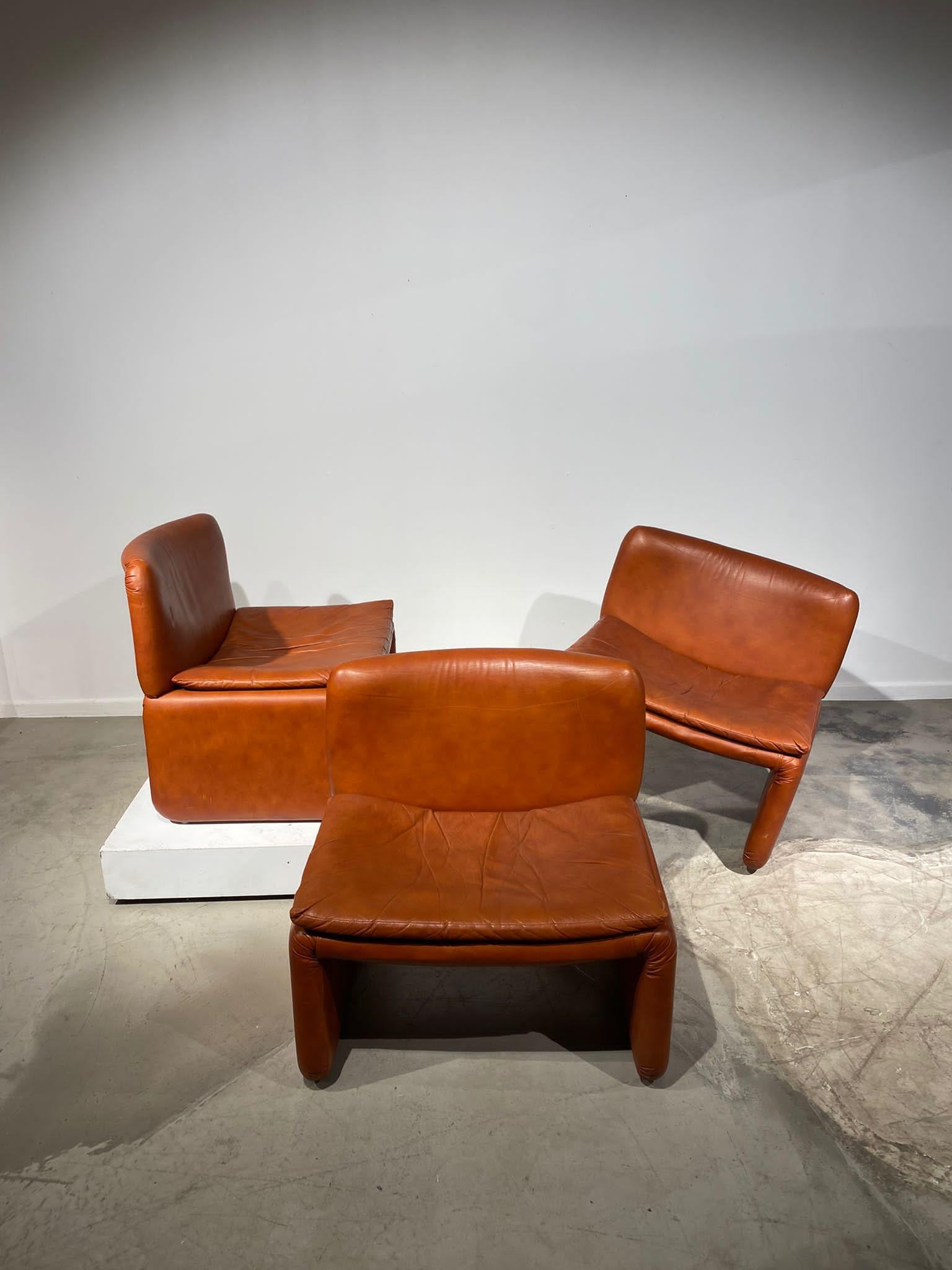 Nice set of 3 lounge chairs in brown faux leather.