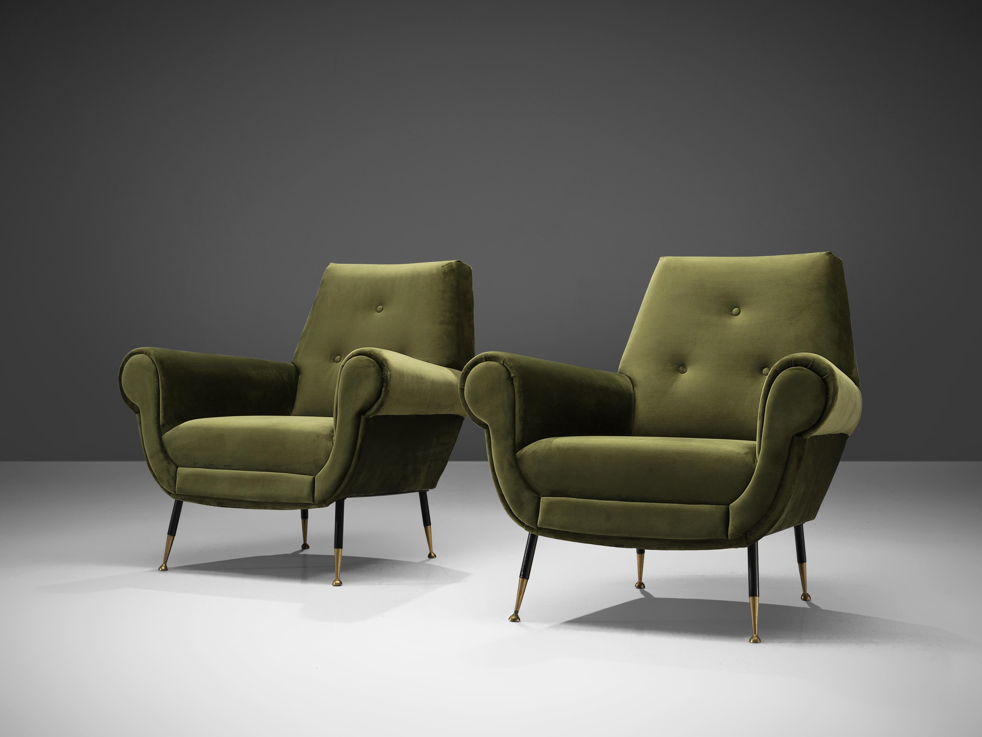 Pair of easy chairs, green velvet, metal, brass, Italy, 1950s

This pair of comfortable easy chairs have thick armrests and are full and rounded. The top is flat and the sides are curved and thick, featuring Classic, traditional details. For