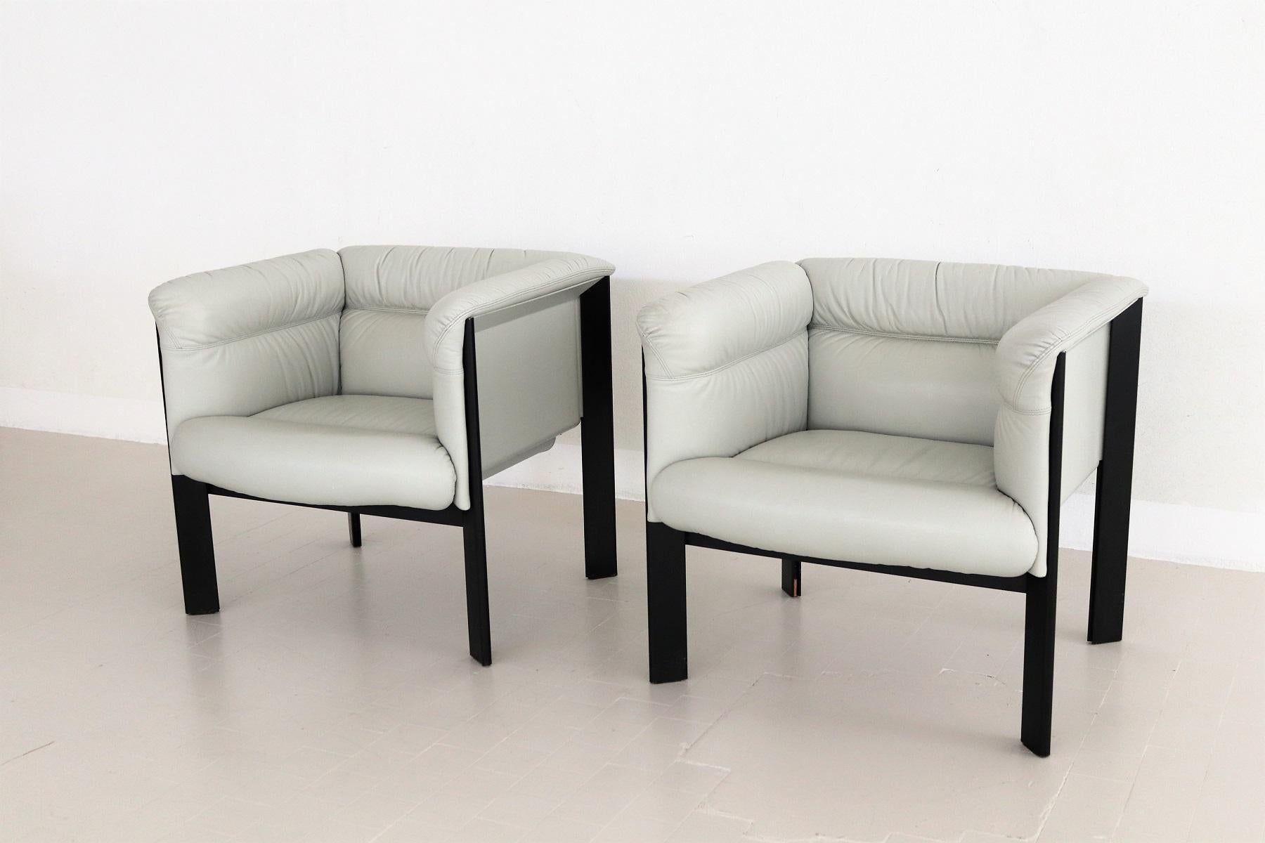 Gorgeous, important set of two lounge chairs in soft light grey leather, Mod. Interlude, designed from Marco Zanuso and produced by Italian Company Poltrona Frau in the 1980s.
The black painted legs are in heavy wood.
Both lounge chairs are