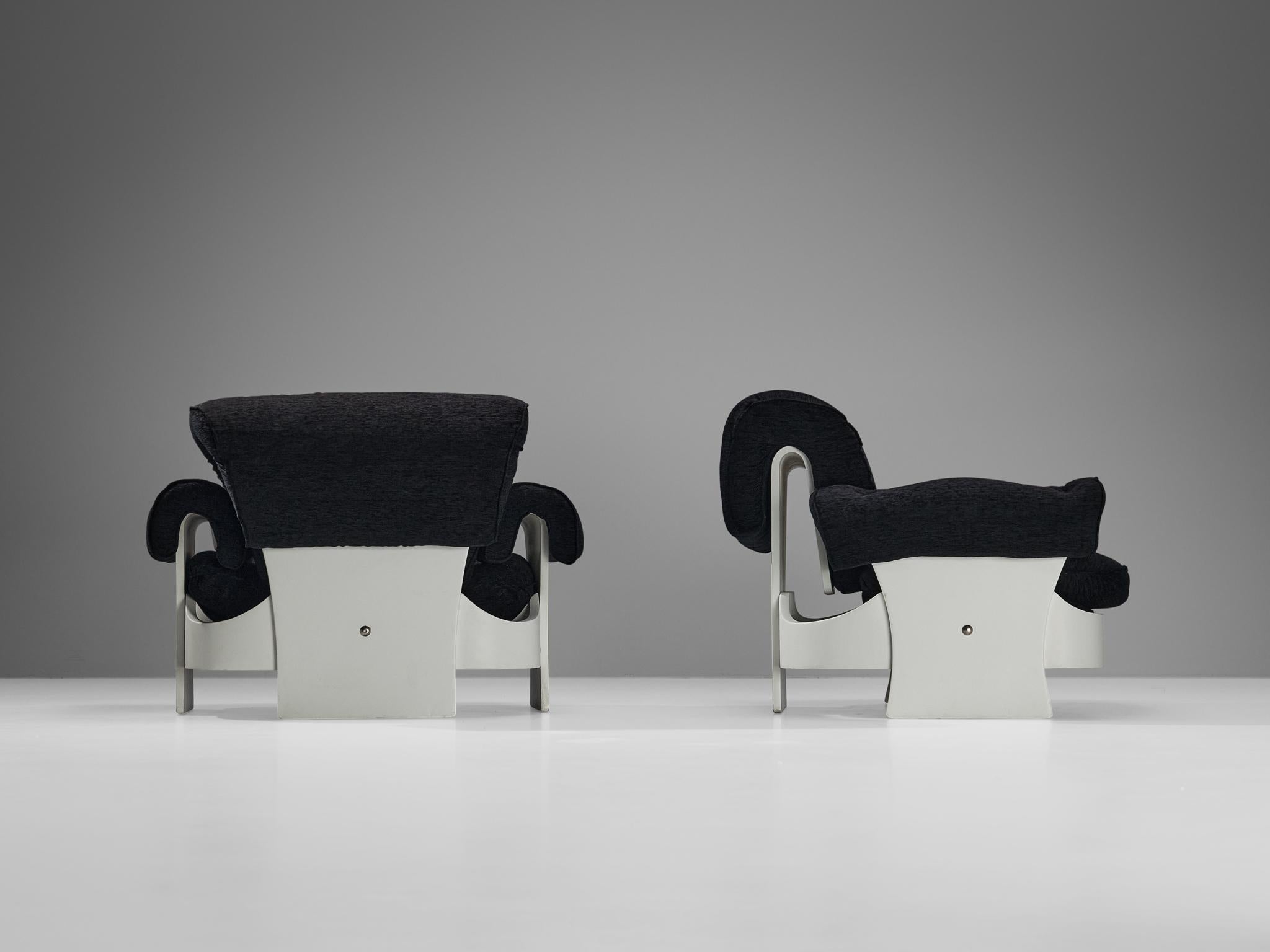 Italian Lounge Chairs in White Plywood and Black Upholstery  For Sale 2