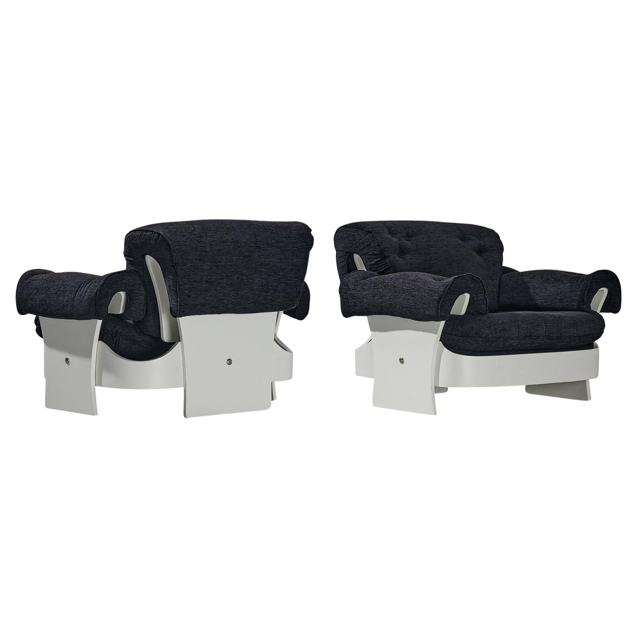 Italian Lounge Chairs in White Plywood and Black Upholstery  For Sale
