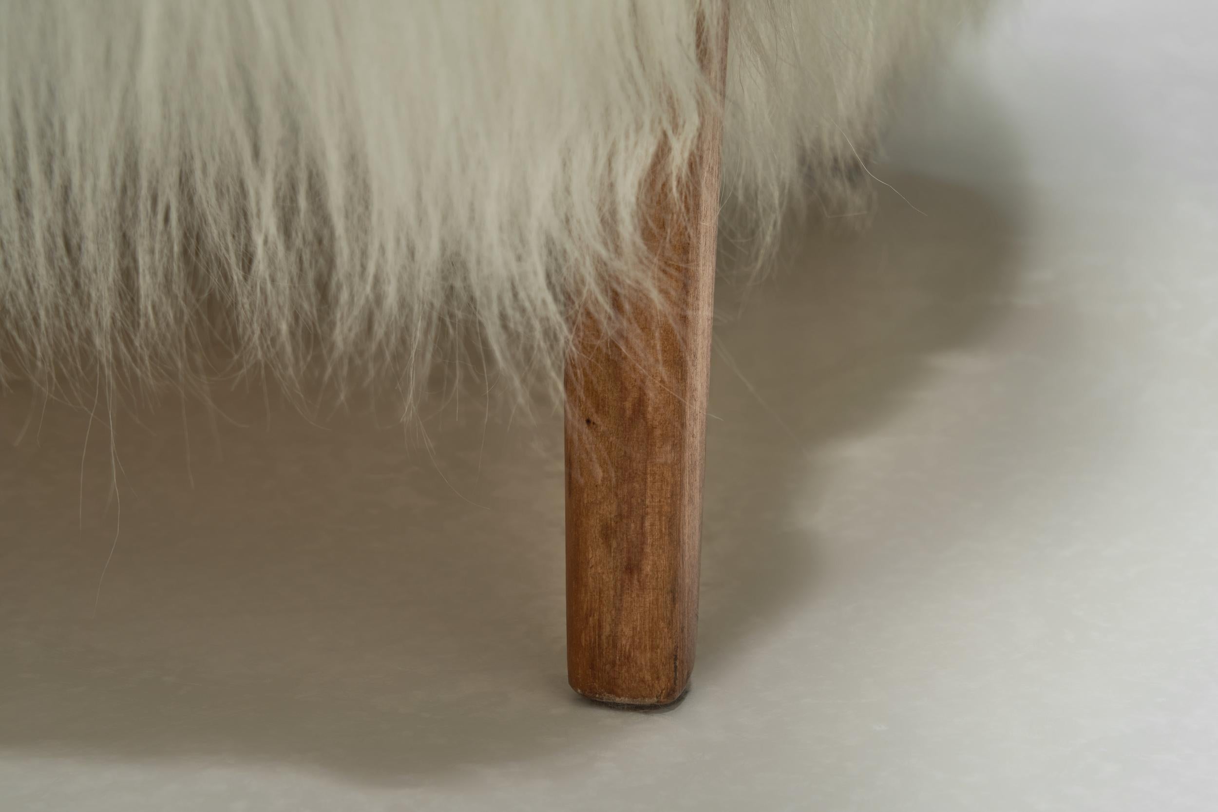 Italienische Loungesessel aus weißem Longhair-Schaffell, gepolstert, Italien 1960er Jahre im Angebot 10