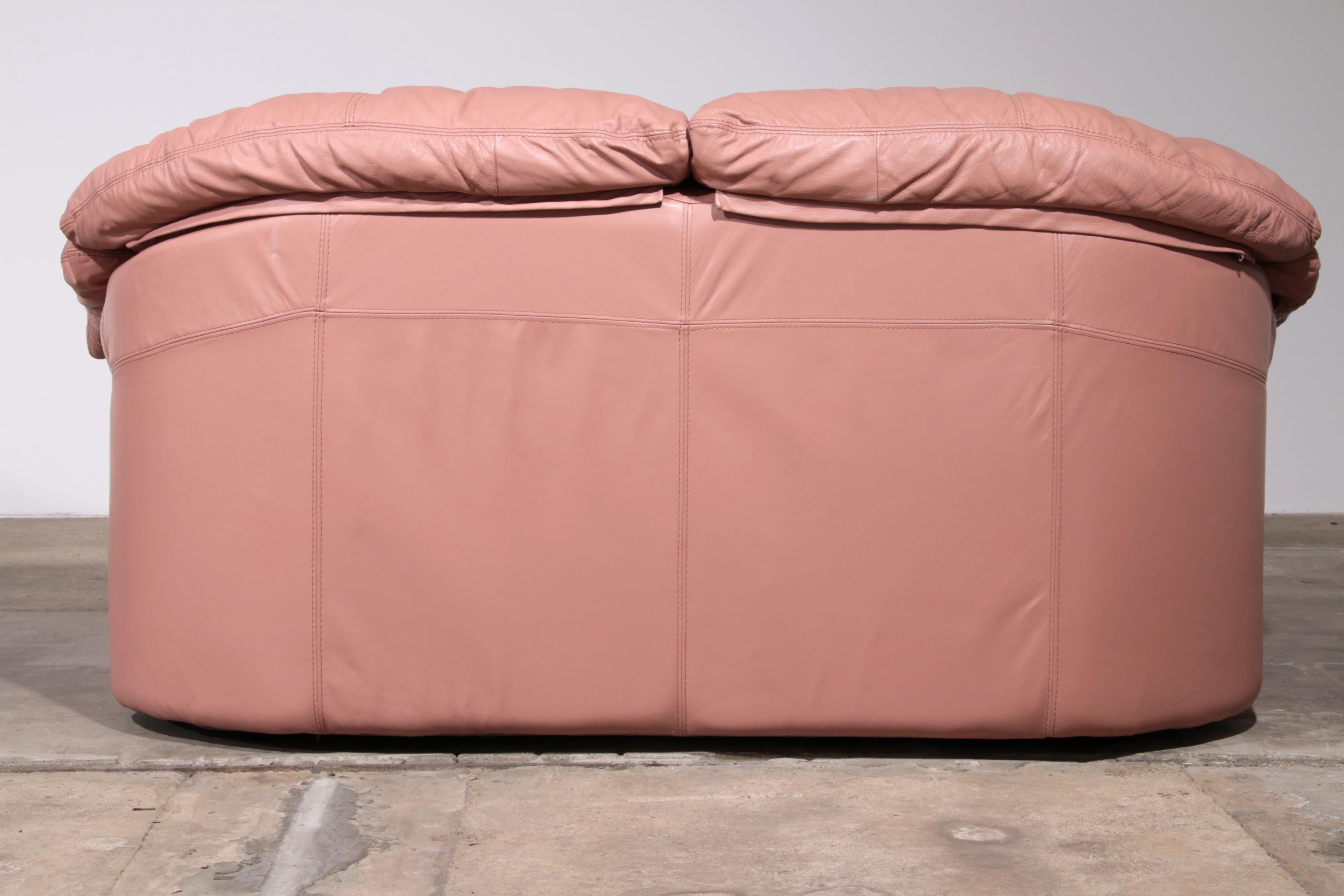 Italienisches Lounge-Set - 4 Pieces aus rosa Leder (1970er Jahre) im Angebot 5