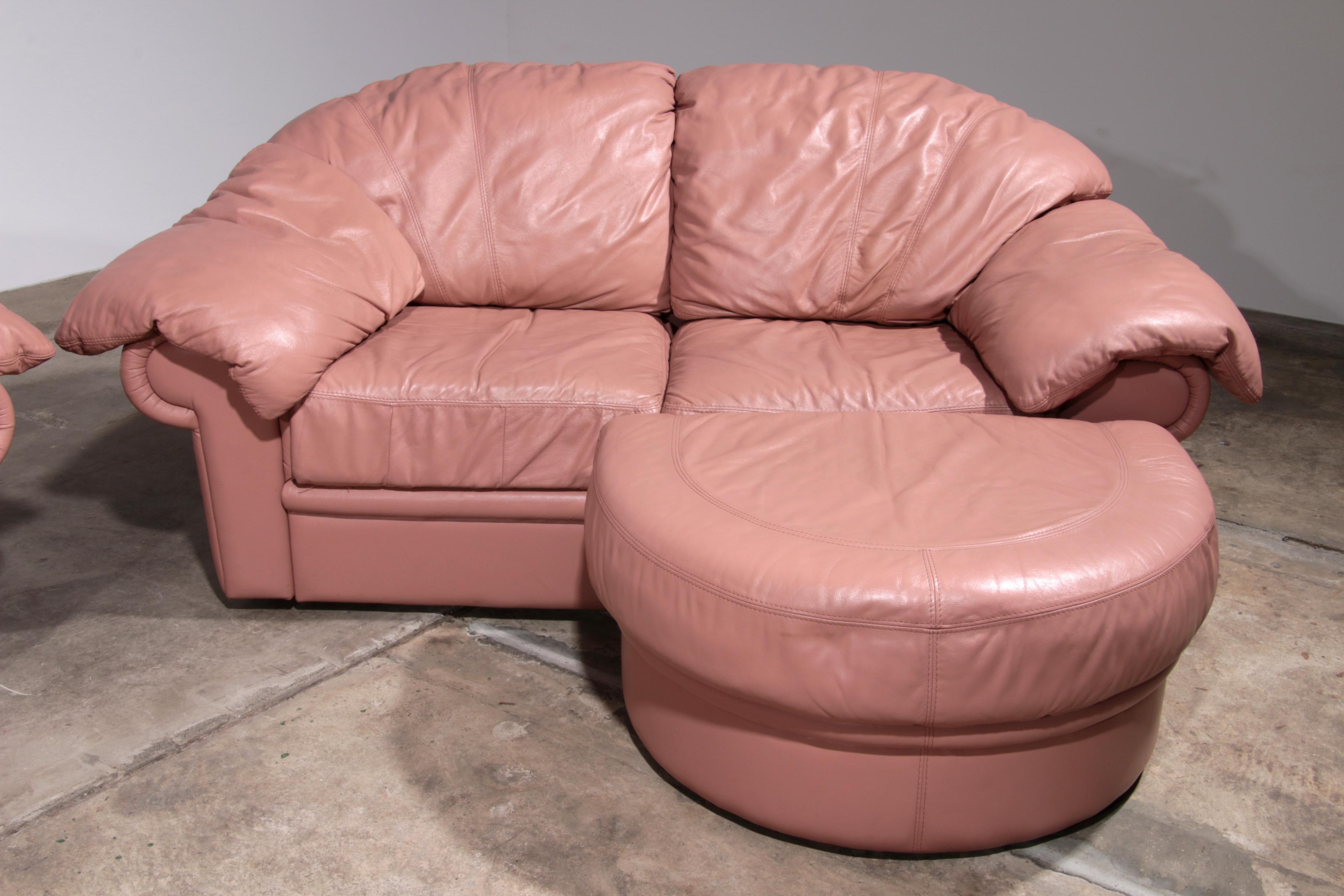 Italienisches Lounge-Set - 4 Pieces aus rosa Leder (1970er Jahre) (Moderne der Mitte des Jahrhunderts) im Angebot