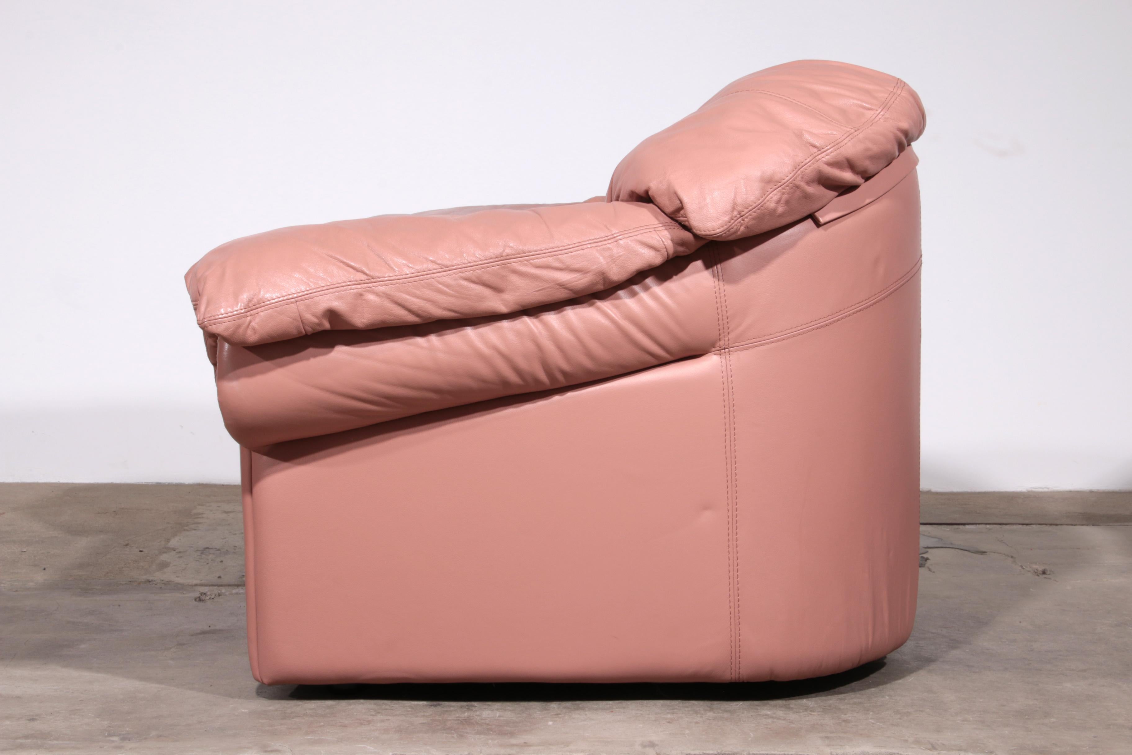Italienisches Lounge-Set - 4 Pieces aus rosa Leder (1970er Jahre) im Angebot 1