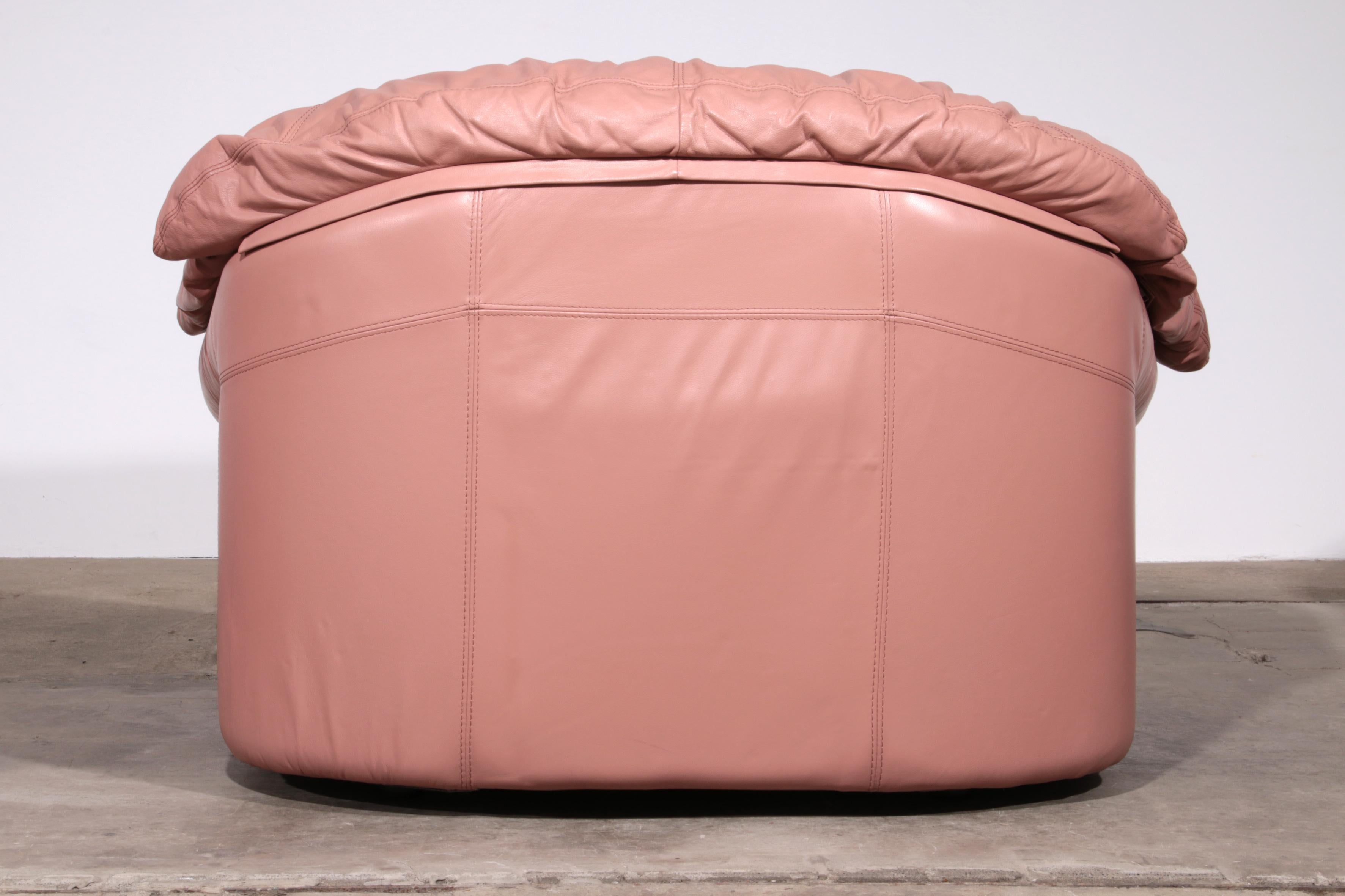 Italienisches Lounge-Set - 4 Pieces aus rosa Leder (1970er Jahre) im Angebot 2