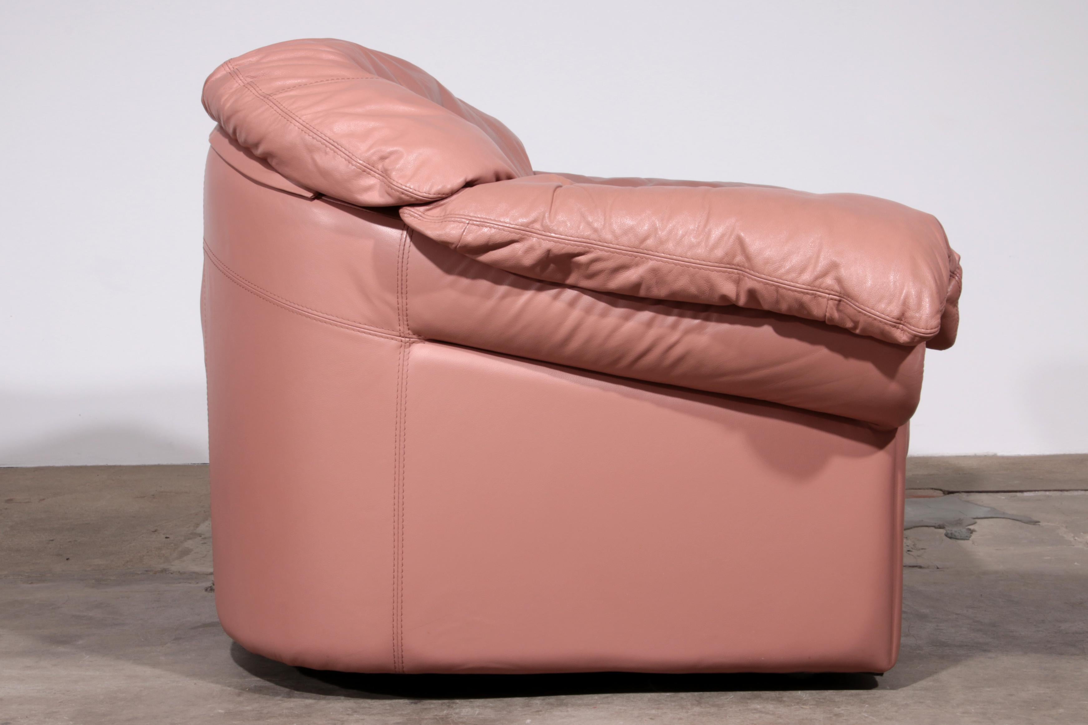 Italienisches Lounge-Set - 4 Pieces aus rosa Leder (1970er Jahre) im Angebot 3