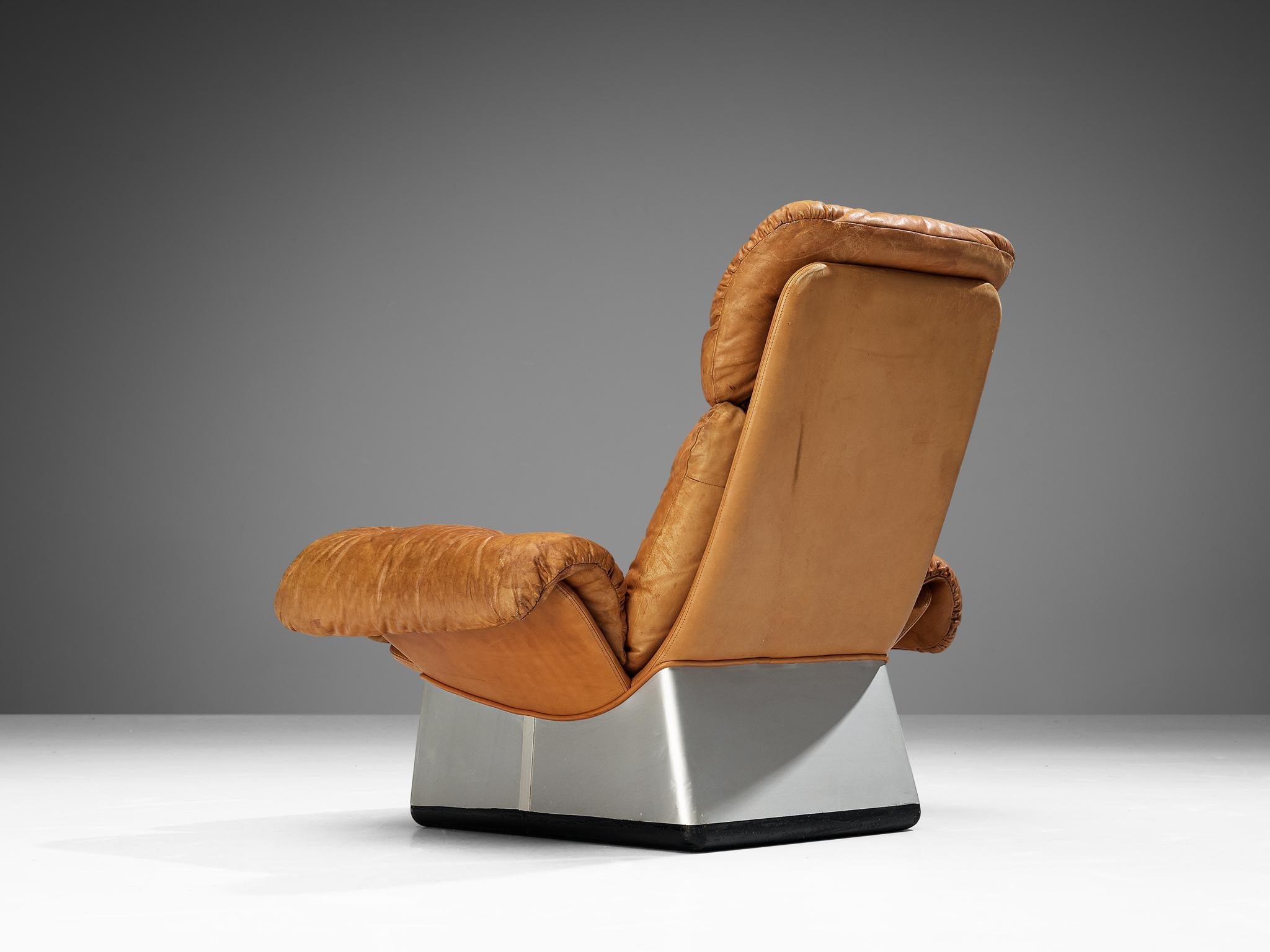 Ensemble de salon italien avec chaises et repose-pieds en cuir cognac et aluminium  en vente 5