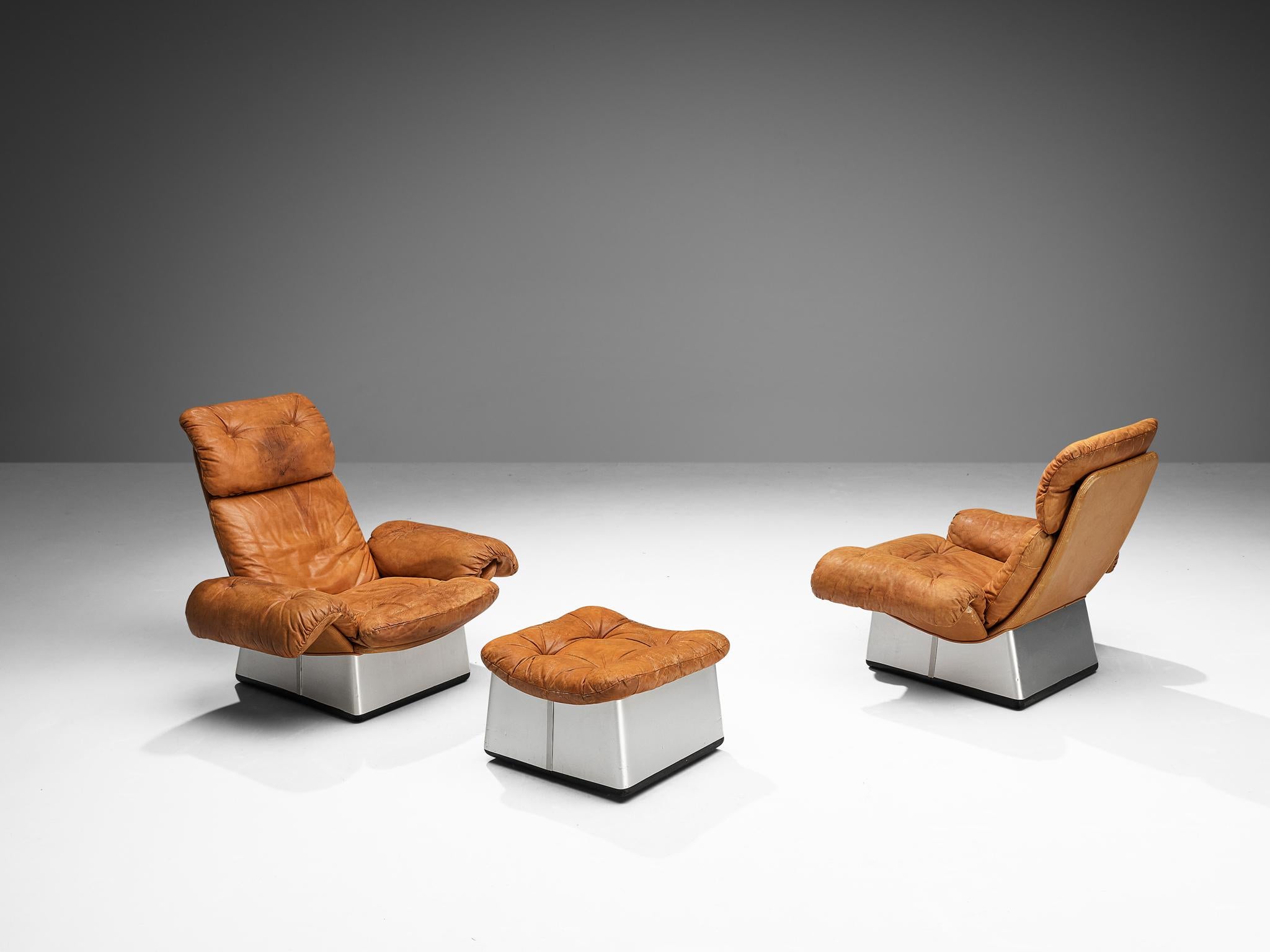 Lounge set consisting of two chairs and an ottoman, aluminum, leather, Italy 1970s

Pair of lounge chairs and ottoman made in Italy in the 1970s. These chairs strongly represent the essence of furniture design of the 1970s, going beyond the strict