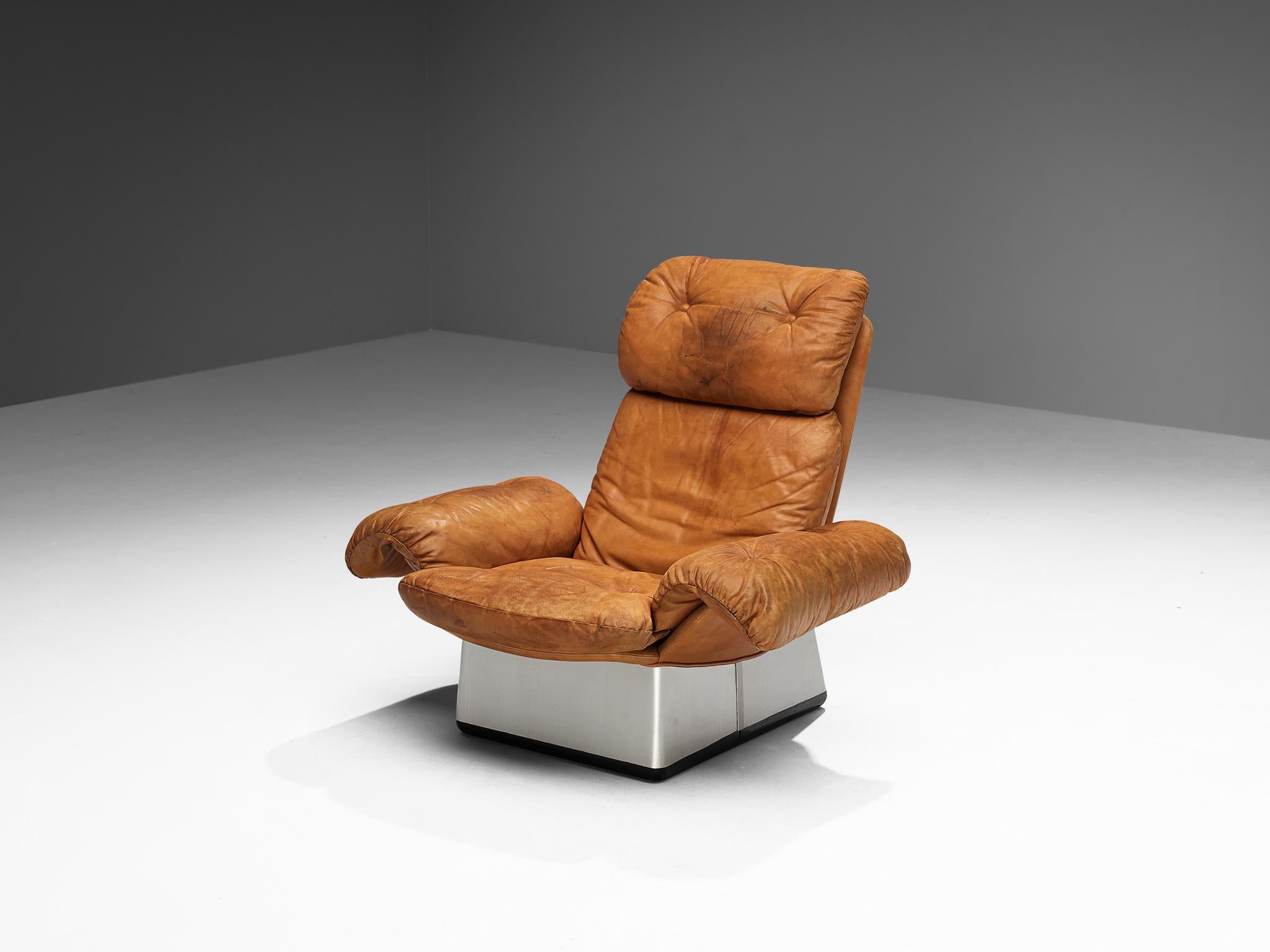 Ensemble de salon italien avec chaises et repose-pieds en cuir cognac et aluminium  en vente 3