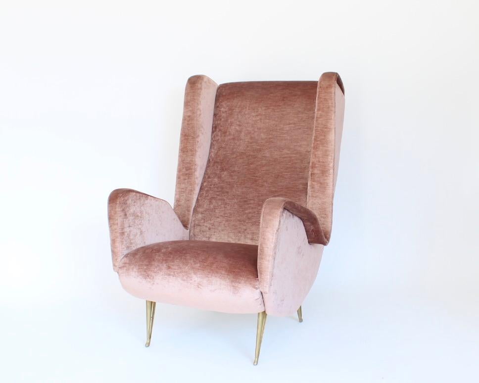 Italian Lounge Wingback Chair Attributed to Gio Ponti ISA Bergamo, Italy For Sale 1