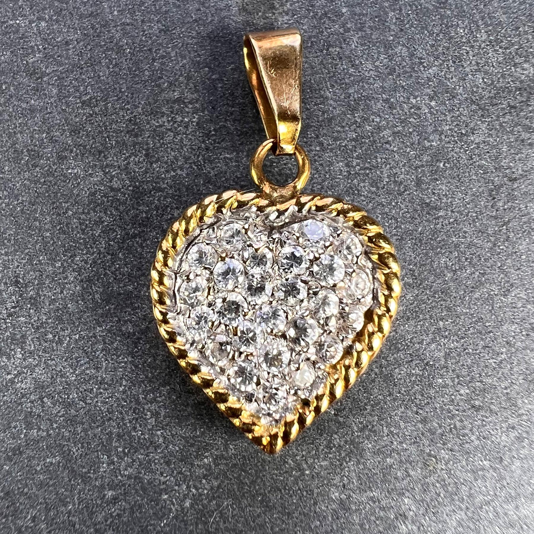 Taille brillant Pendentif breloque italien en forme de cœur en or jaune et blanc 18 carats avec diamants  en vente
