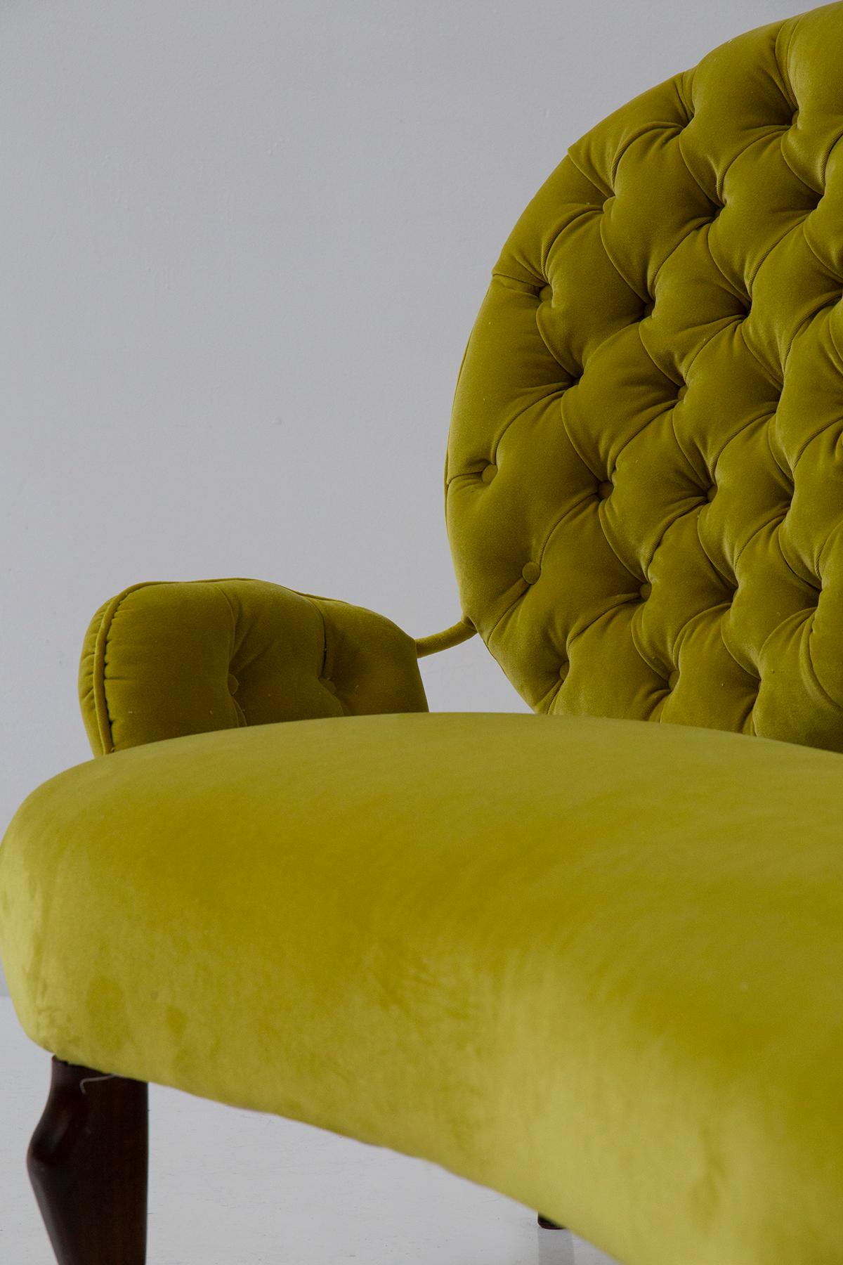 Italienisches Loveseat-Sofa von Renzo Zavanella aus gelbem Samt im Angebot 8