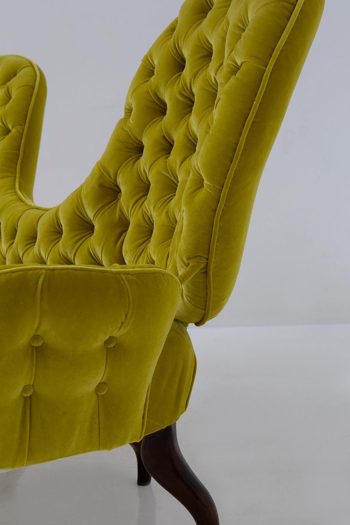 Italienisches Loveseat-Sofa von Renzo Zavanella aus gelbem Samt im Angebot 10