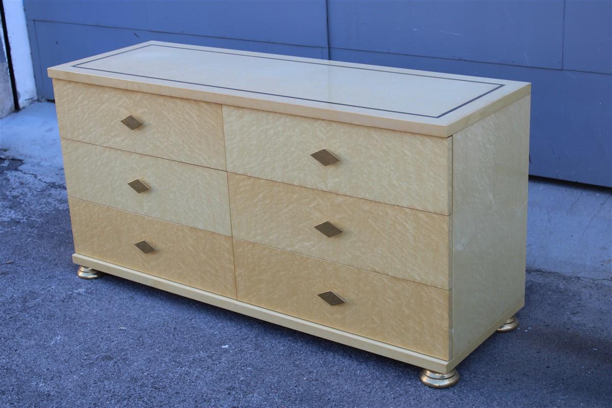 Italian Low Chest of Drawers in Maple and Brass 1970s Rectangular Tommaso Barbi 5