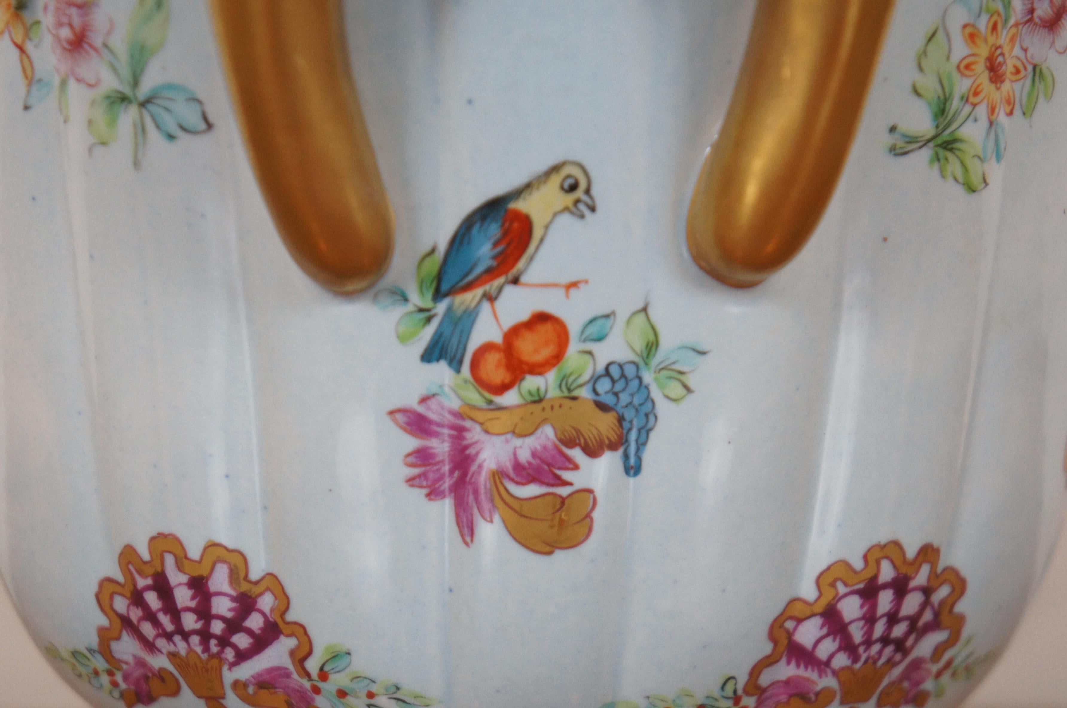 20th Century Italian Lowestoft Reproduction Mottahedeh Parrot Bird Cache Pot Vase Planter For Sale
