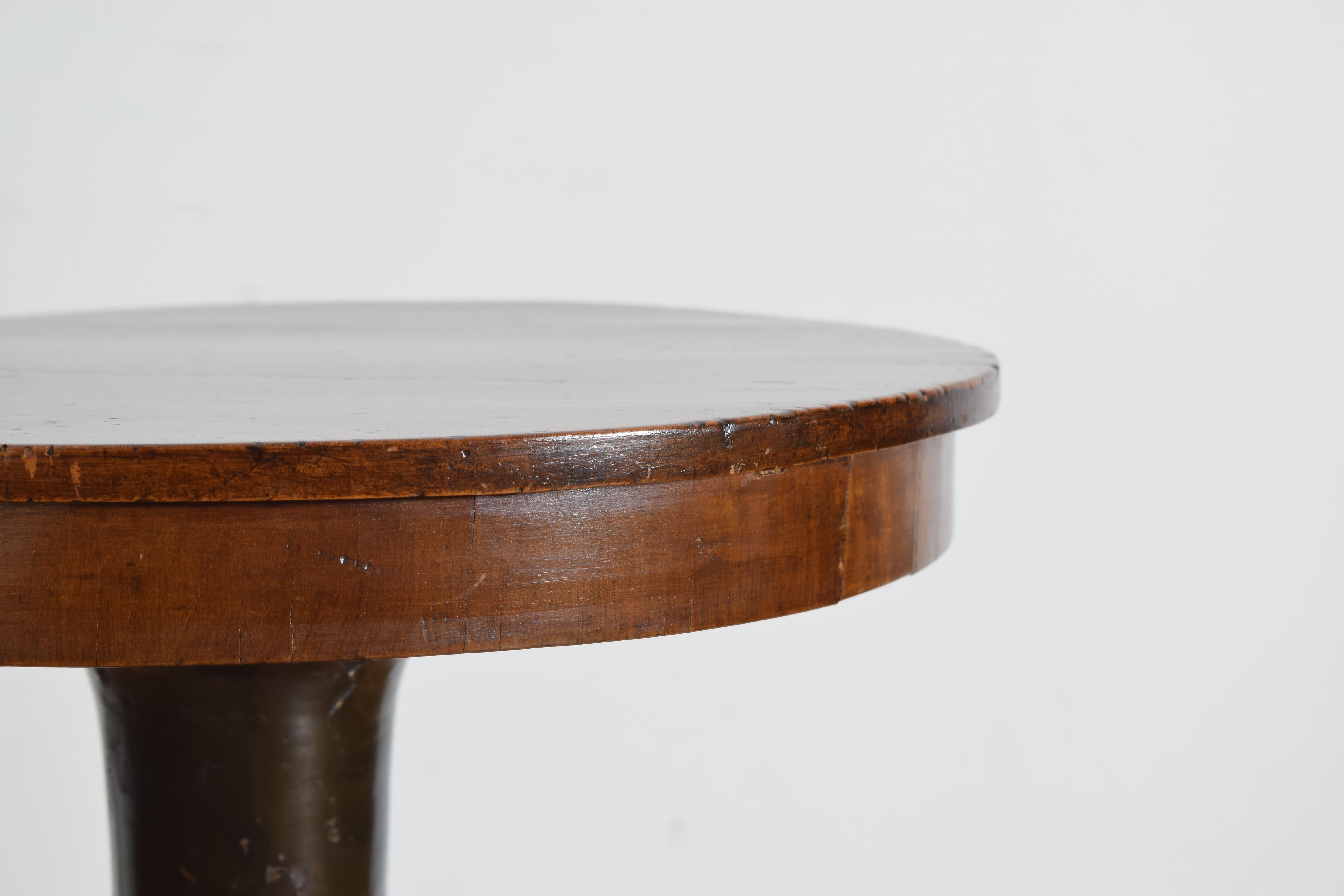 Italian, Lucca, Empire Period Walnut, Giltwood, and Ebonized Table, ca. 1820 In Good Condition For Sale In Atlanta, GA