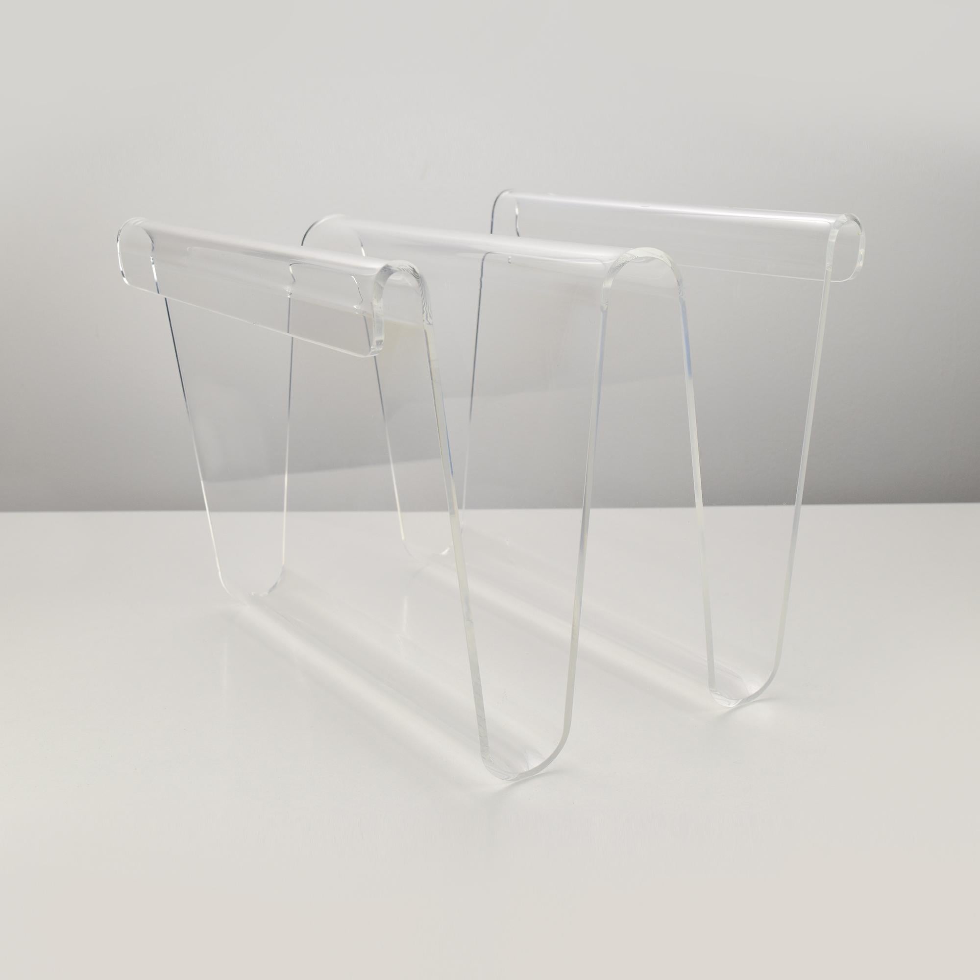 Mid-Century Modern Italian Lucite Acrylic Magazine Rack Stand 1970s Guzzini Style For Sale