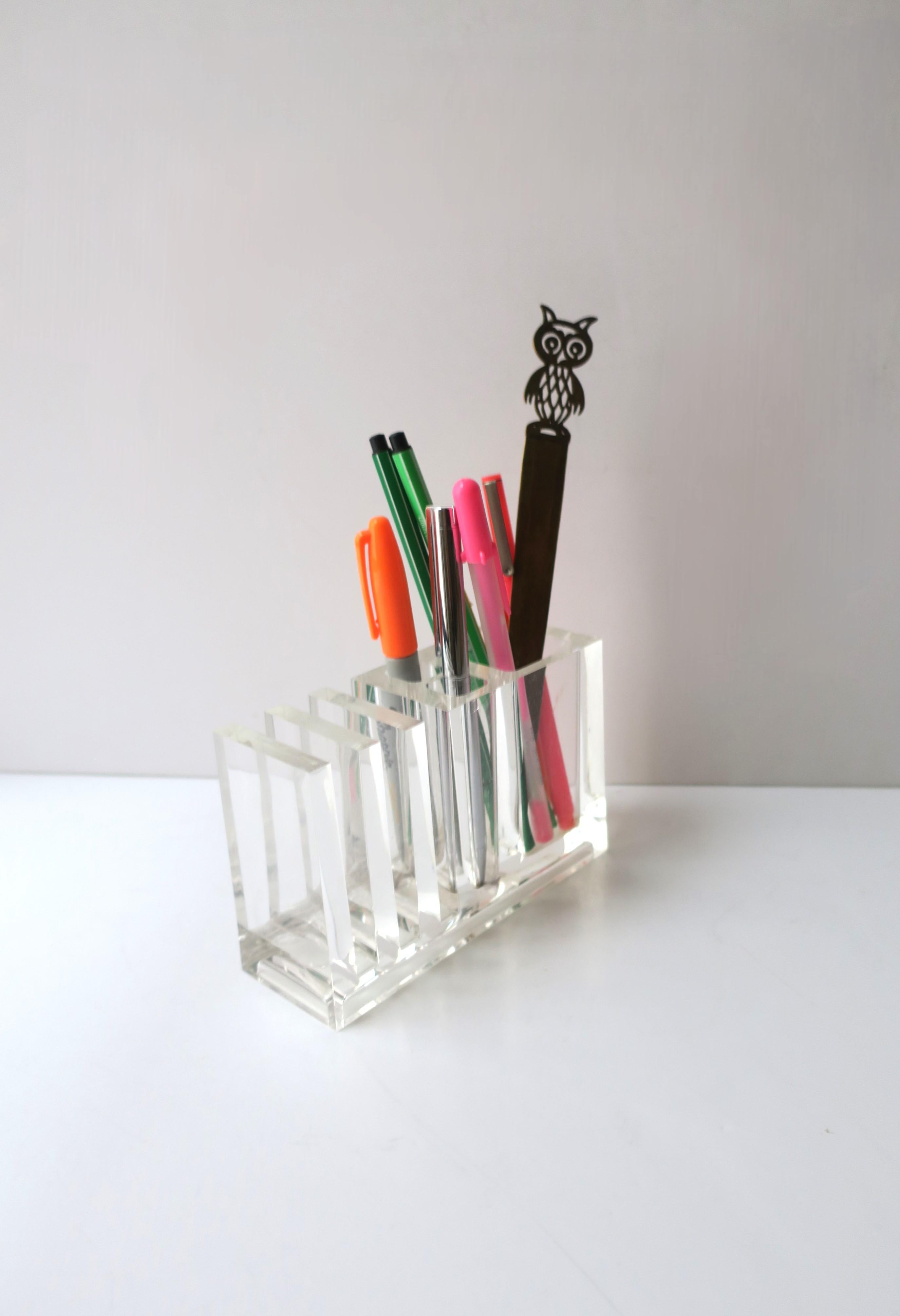 Italian Lucite Pen Pencil Desk Holder By Designer Rede Guzzini In Good Condition For Sale In New York, NY