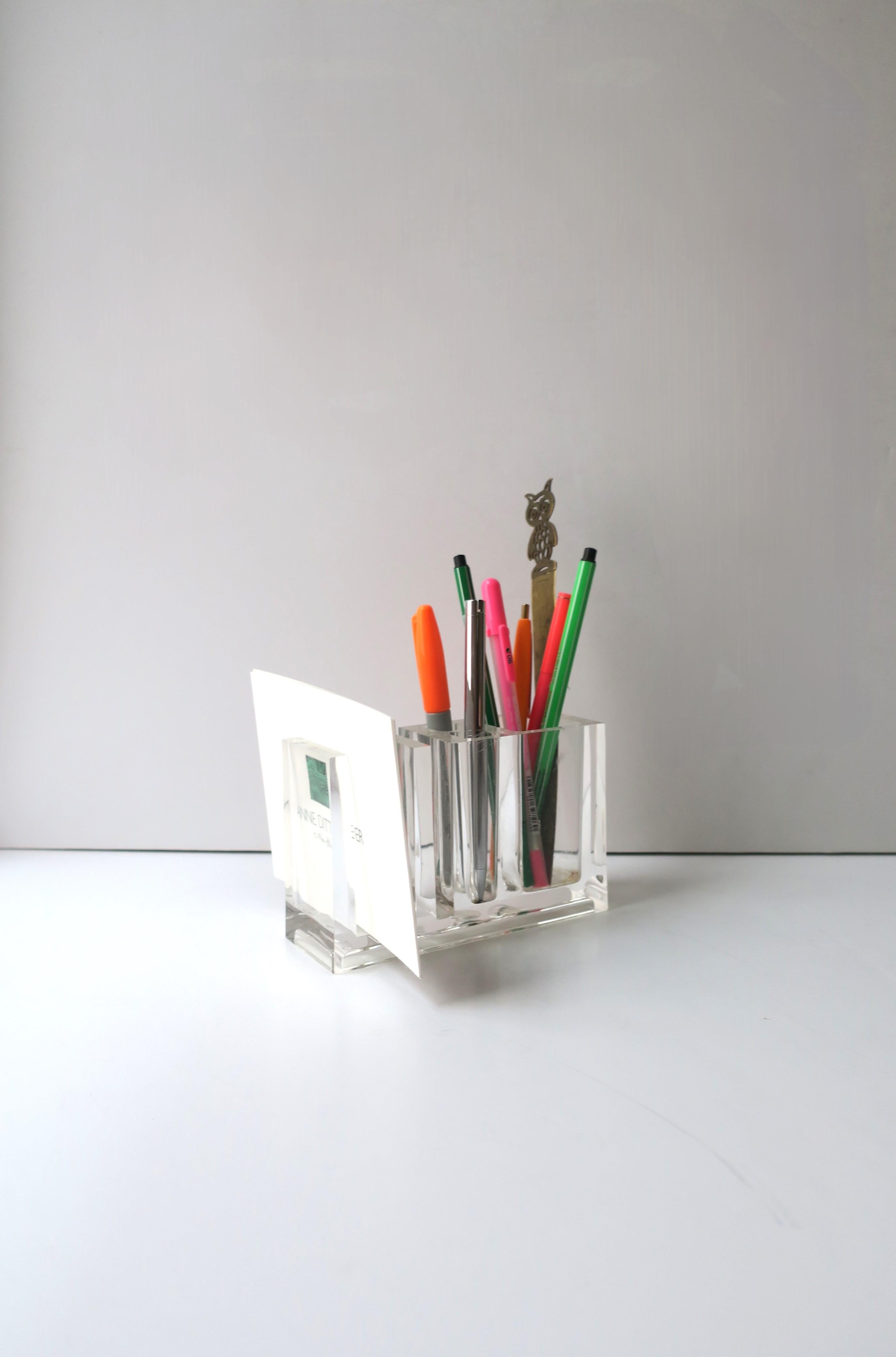Late 20th Century Italian Lucite Pen Pencil Desk Holder By Designer Rede Guzzini For Sale