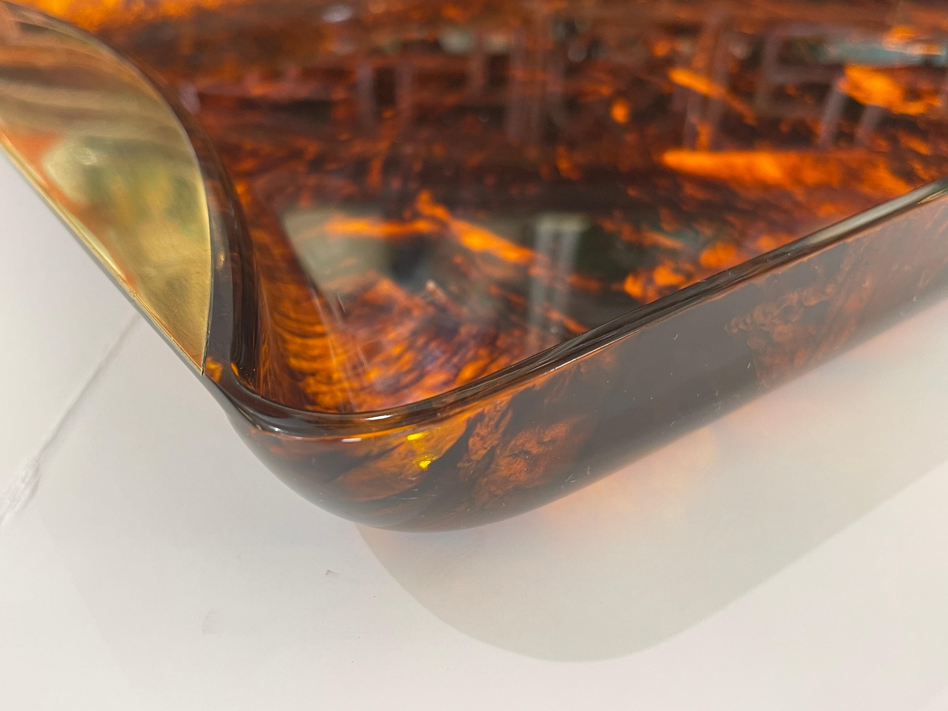 Italian Lucite Tortoiseshell & Brass Rim Serving Large Tray by Guzzini, 1970 in vendita 4