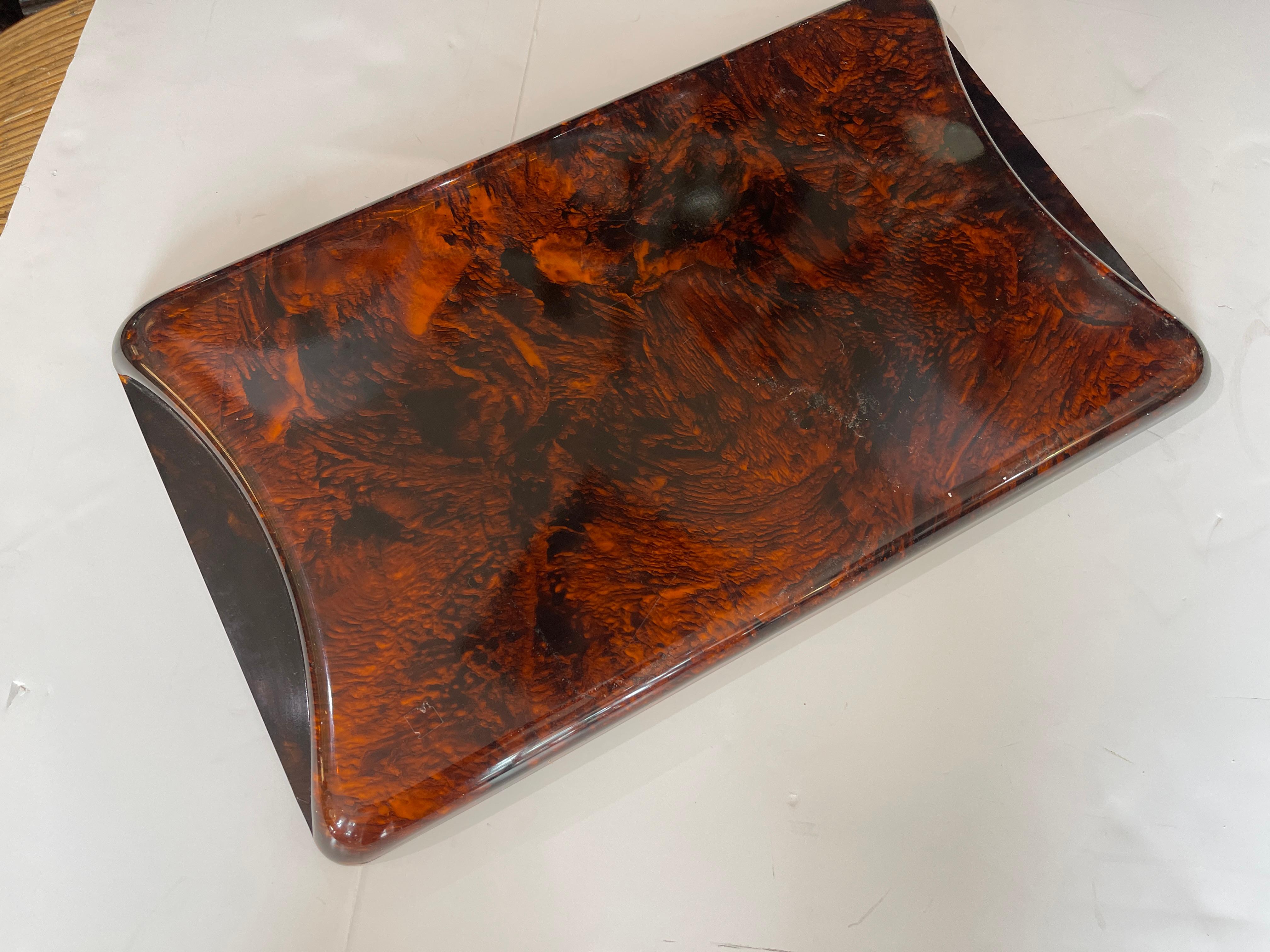 Italian Lucite Tortoiseshell & Brass Rim Serving Large Tray by Guzzini, 1970 in vendita 5