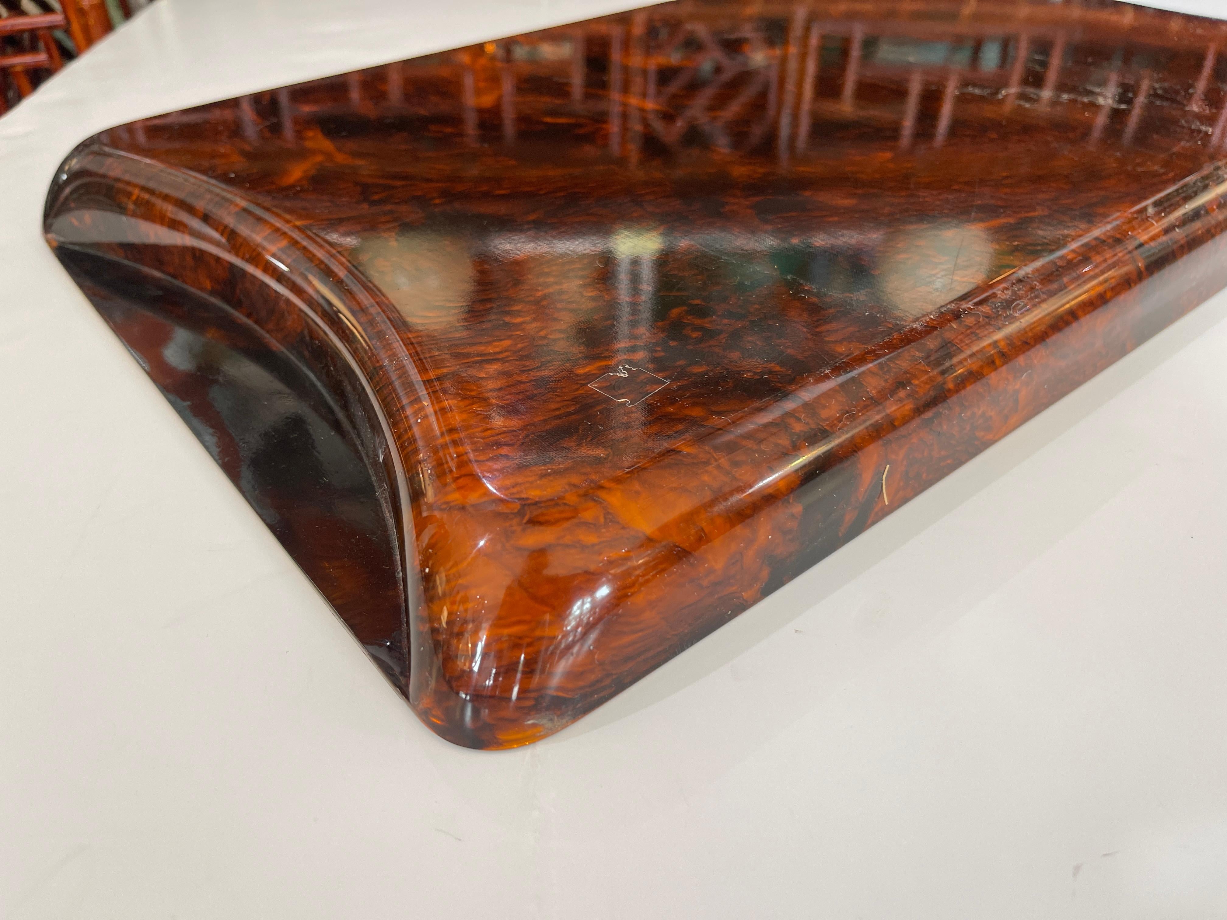 Italian Lucite Tortoiseshell & Brass Rim Serving Large Tray by Guzzini, 1970 in vendita 7