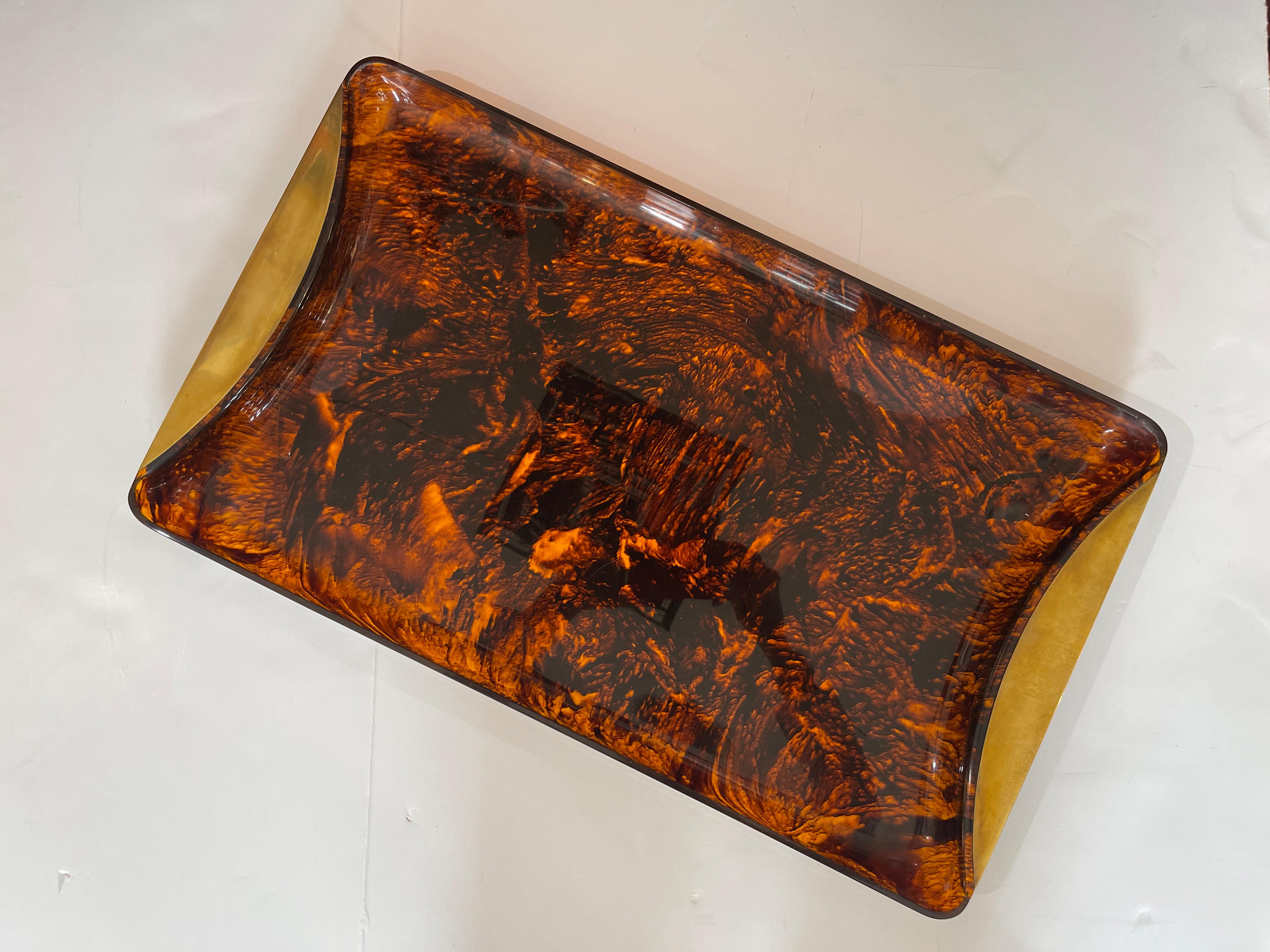 Italiano Italian Lucite Tortoiseshell & Brass Rim Serving Large Tray by Guzzini, 1970 in vendita