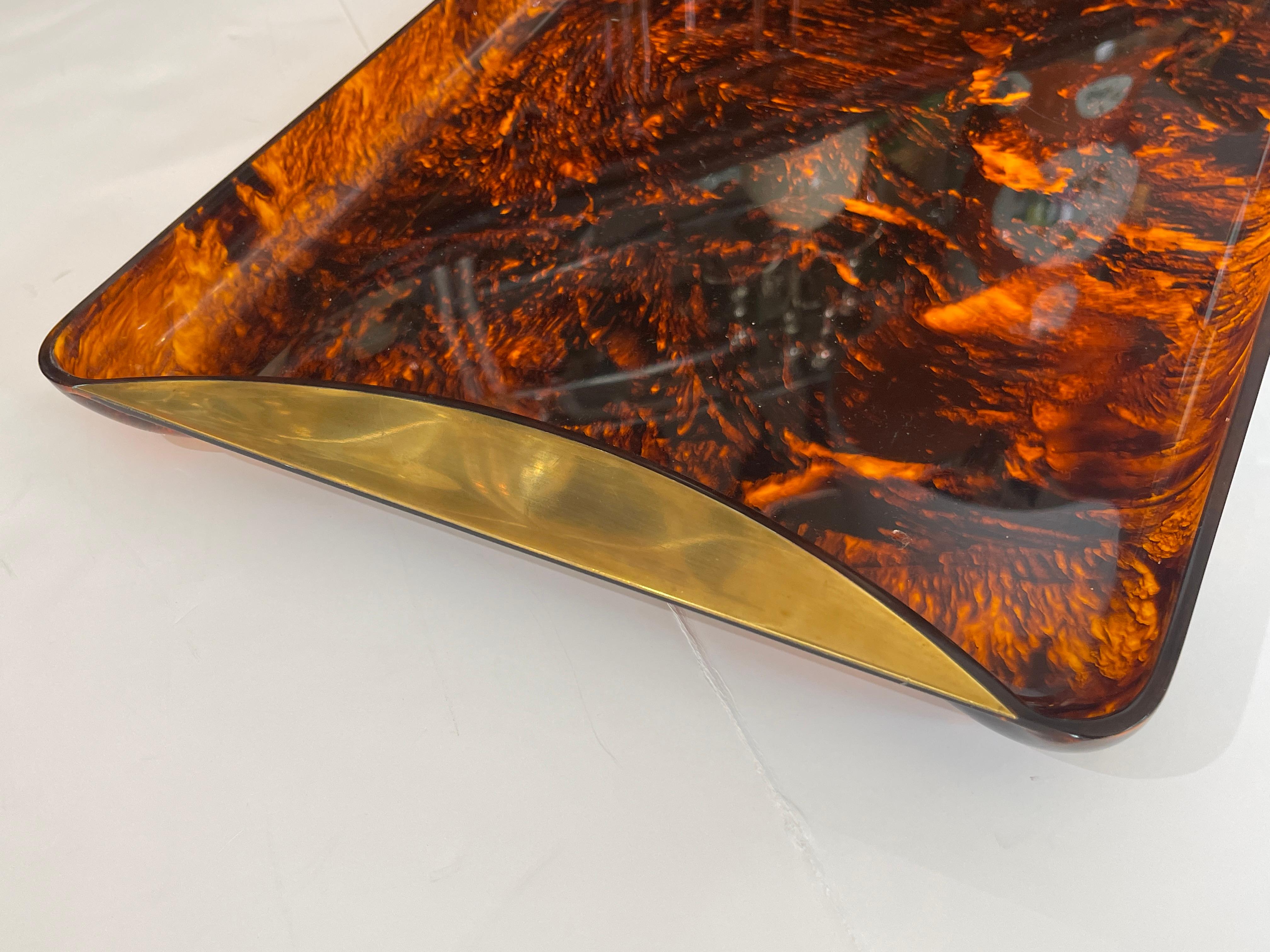 Italian Lucite Tortoiseshell & Brass Rim Serving Large Tray by Guzzini, 1970 in vendita 2