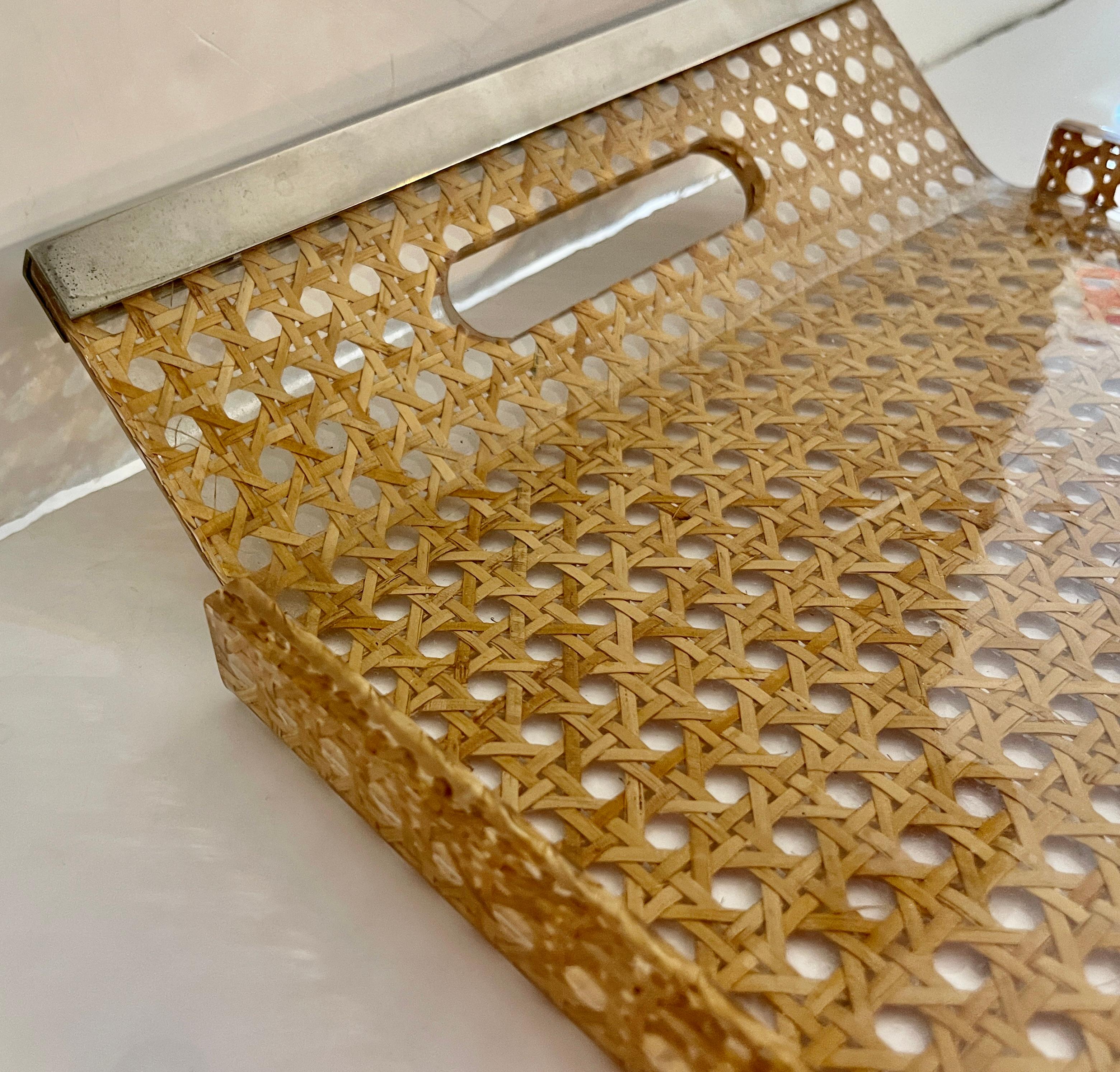 Fatto a mano Italian Lucite & Vienna Straw Serving Tray Chrome Handles, 1960-1970 in vendita