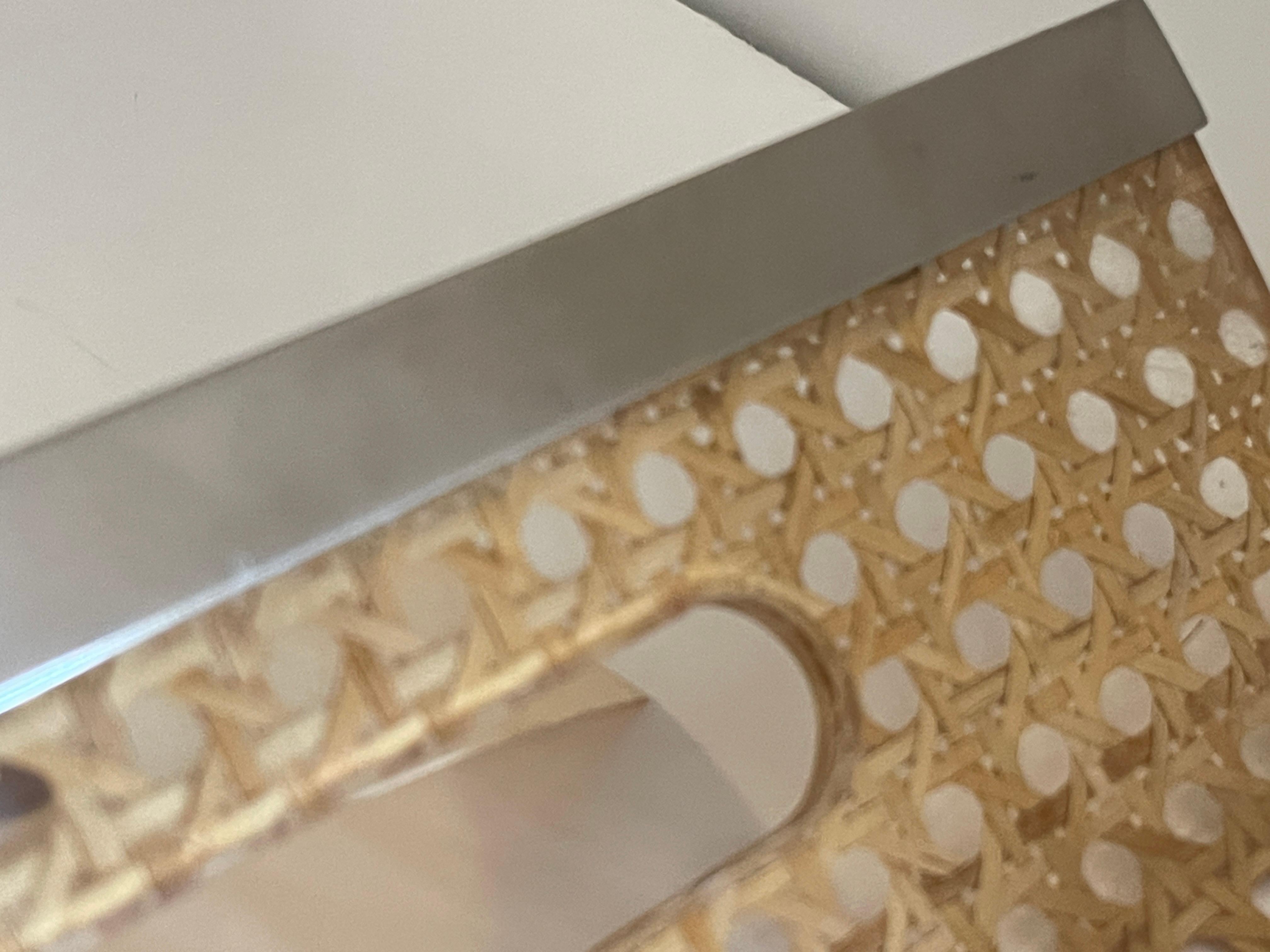 Italian Lucite & Vienna Straw Serving Tray Chrome Handles, 1960-1970 In condizioni buone in vendita a West Palm Beach, FL