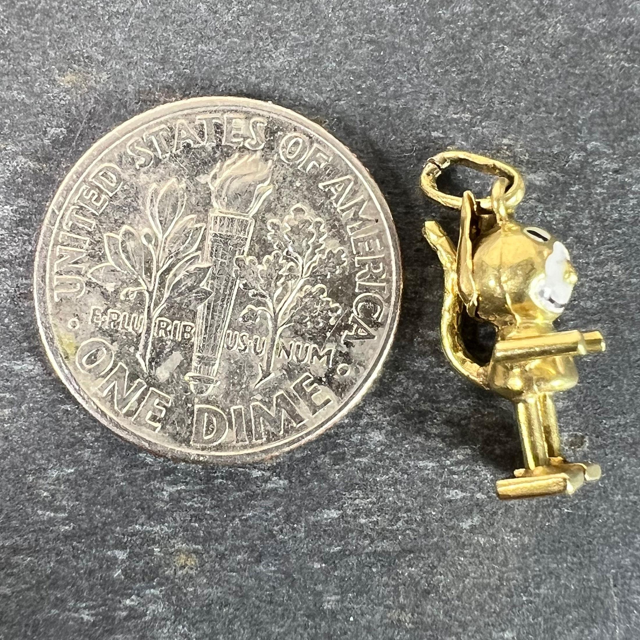 Italian Lucky Cat Enamel 18K Yellow Gold Charm Pendant en venta 10