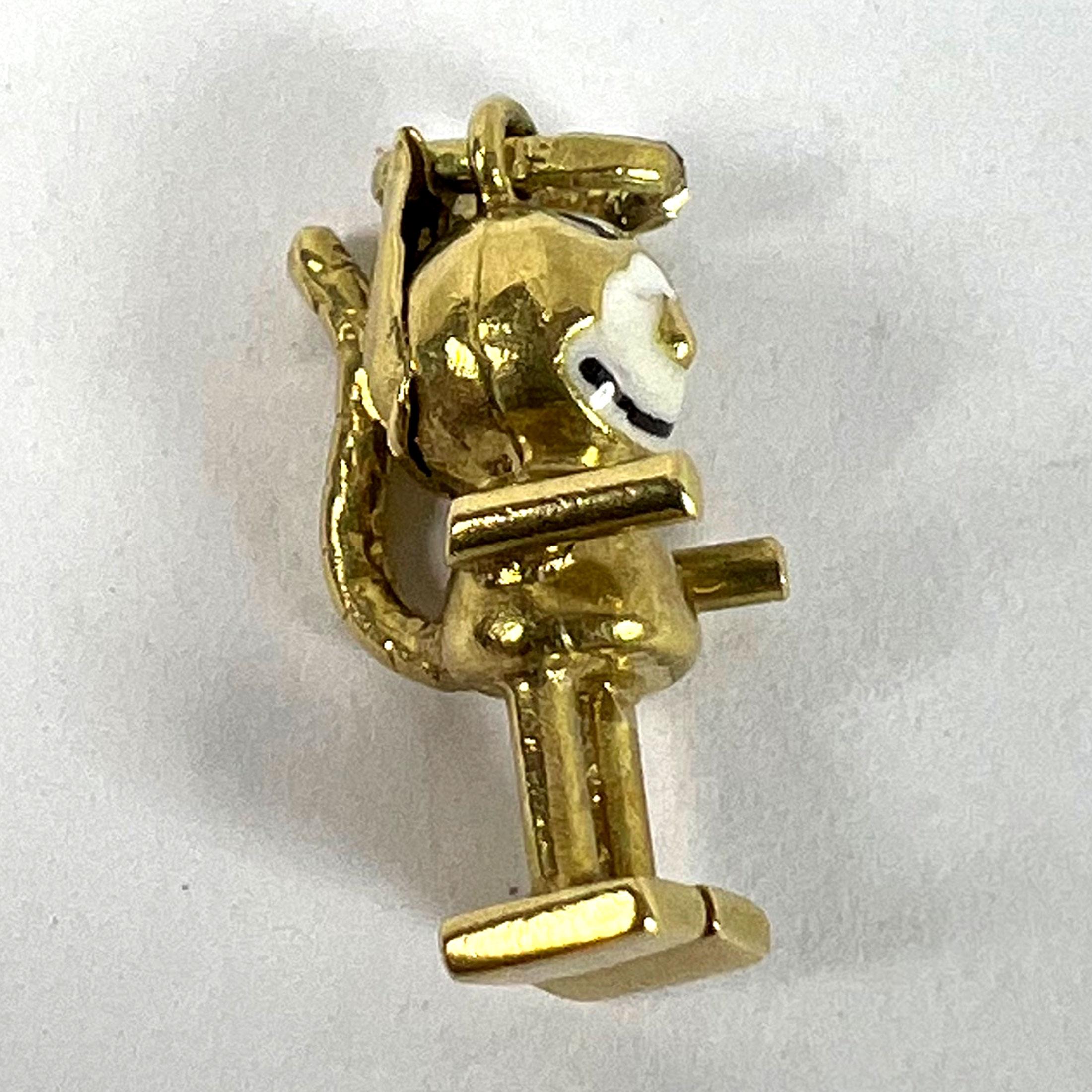 Italian Lucky Cat Enamel 18K Yellow Gold Charm Pendant en venta 12