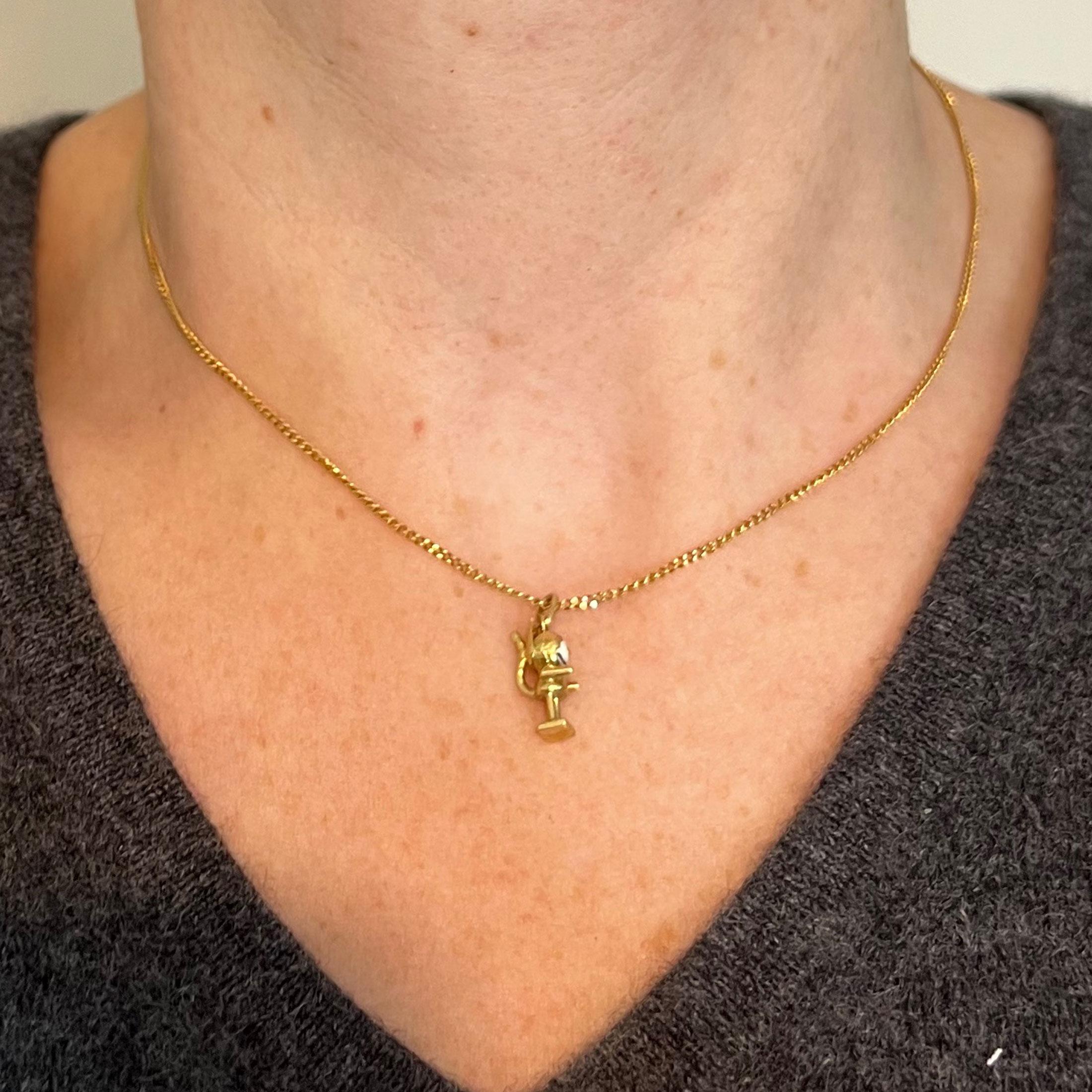 Italian Lucky Cat Enamel 18K Yellow Gold Charm Pendant en venta 3