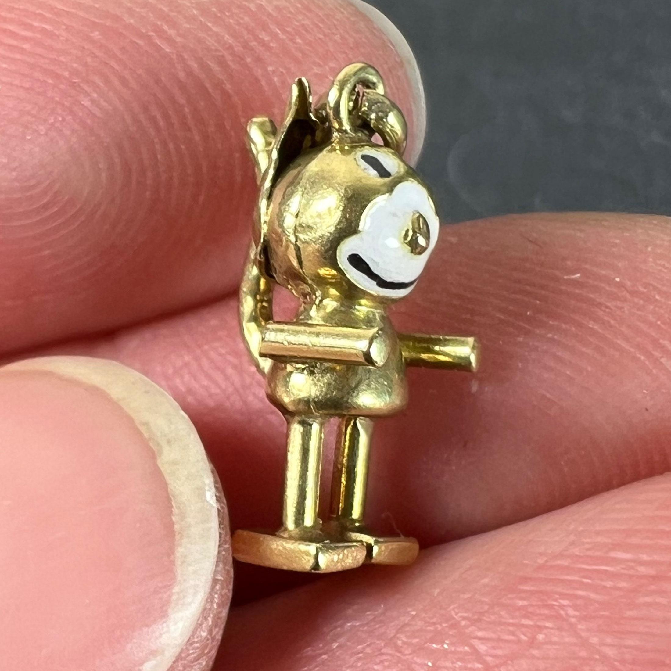 Italian Lucky Cat Enamel 18K Yellow Gold Charm Pendant en venta 5