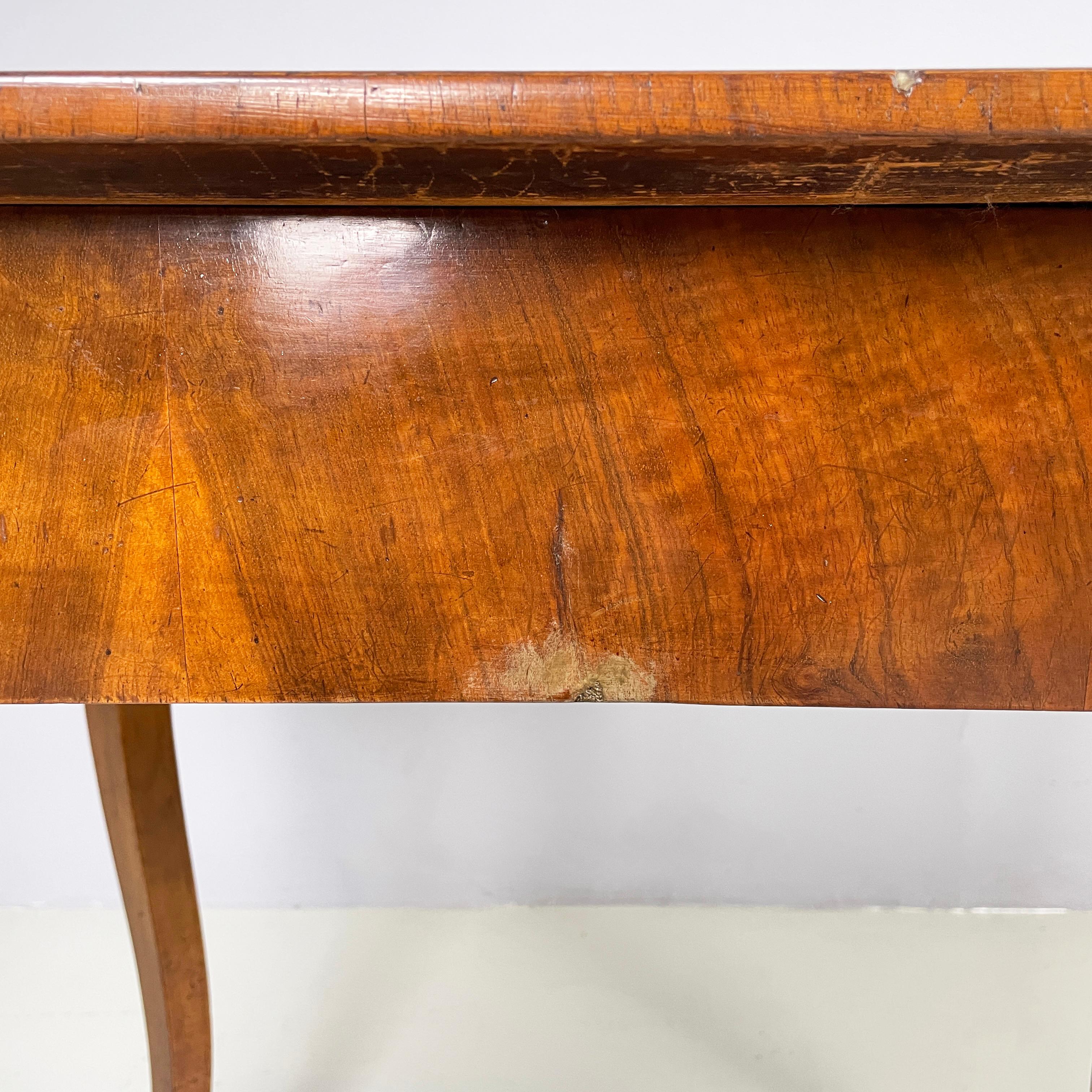 Italian Luigi XVI Desk with drawer in walnut wood, second half 1700s For Sale 6
