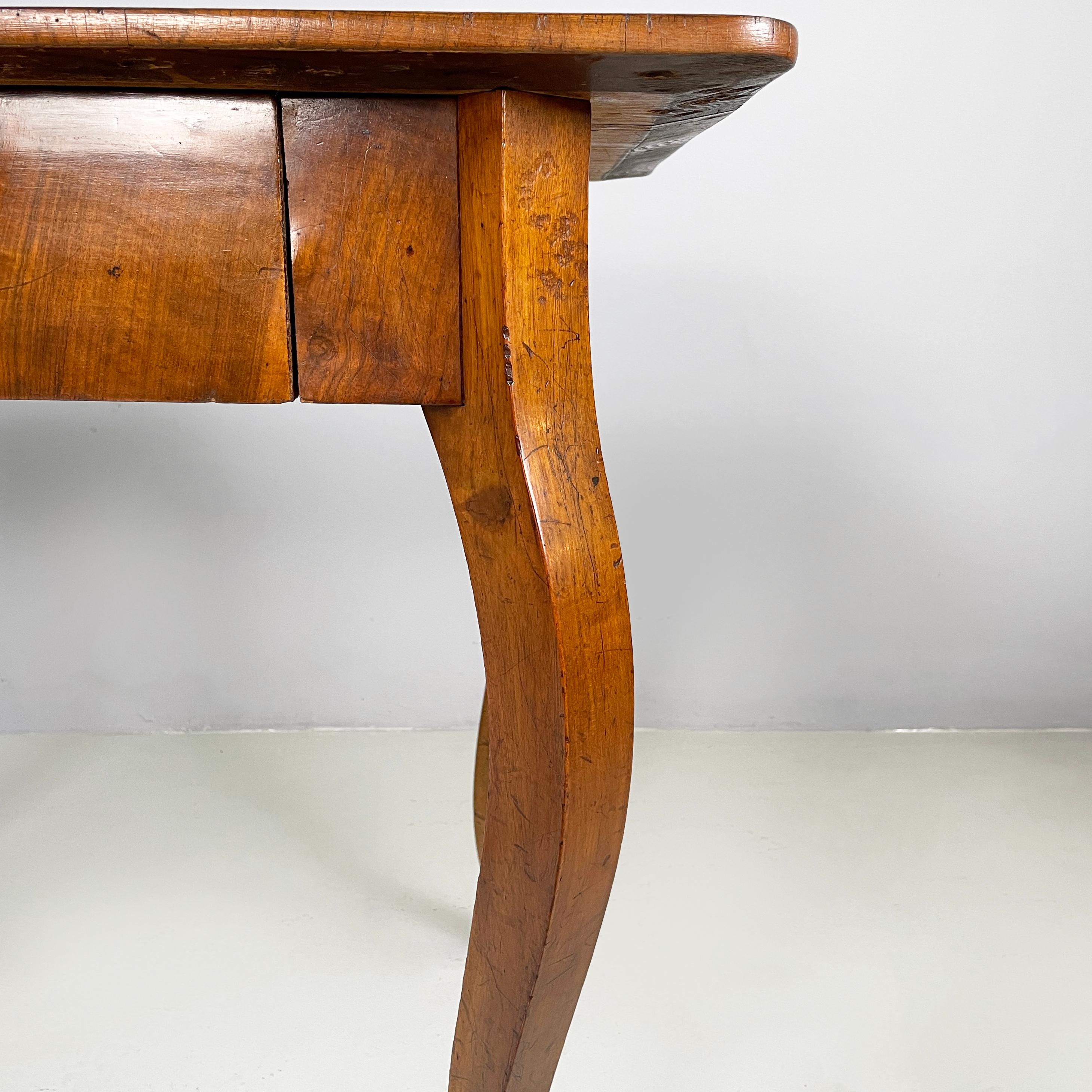 Italian Luigi XVI Desk with drawer in walnut wood, second half 1700s For Sale 9