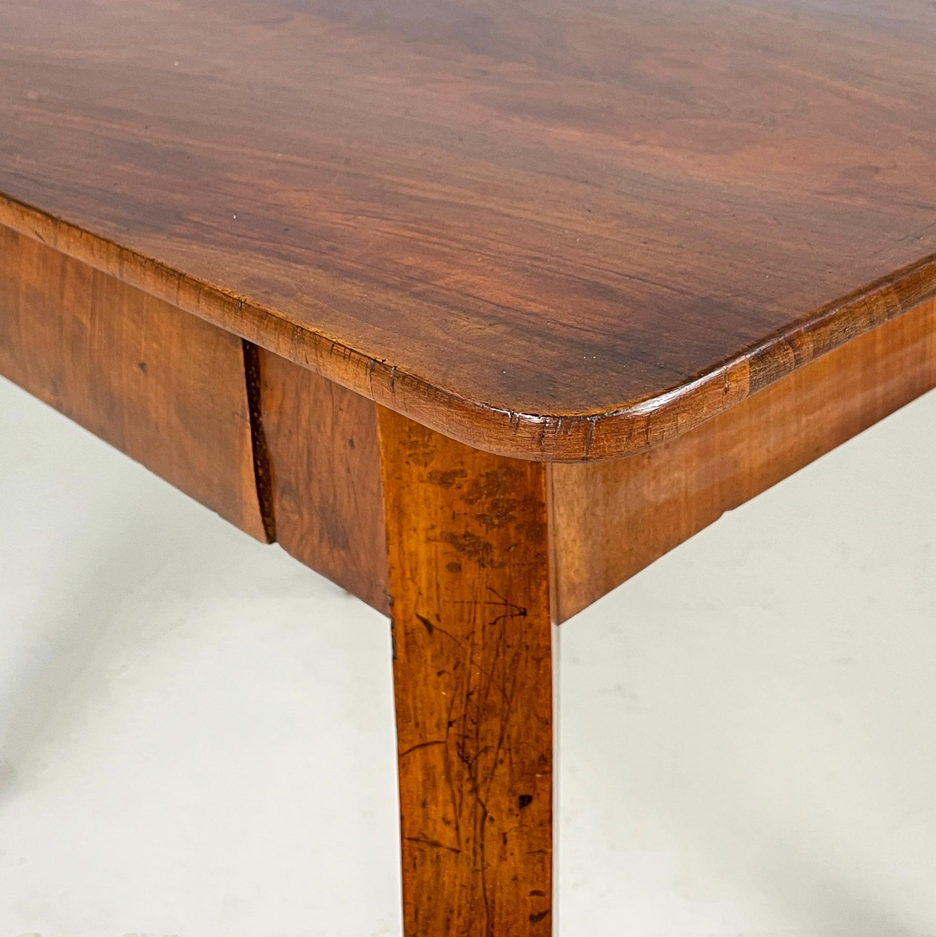 Italian Luigi XVI Desk with drawer in walnut wood, second half 1700s For Sale 1