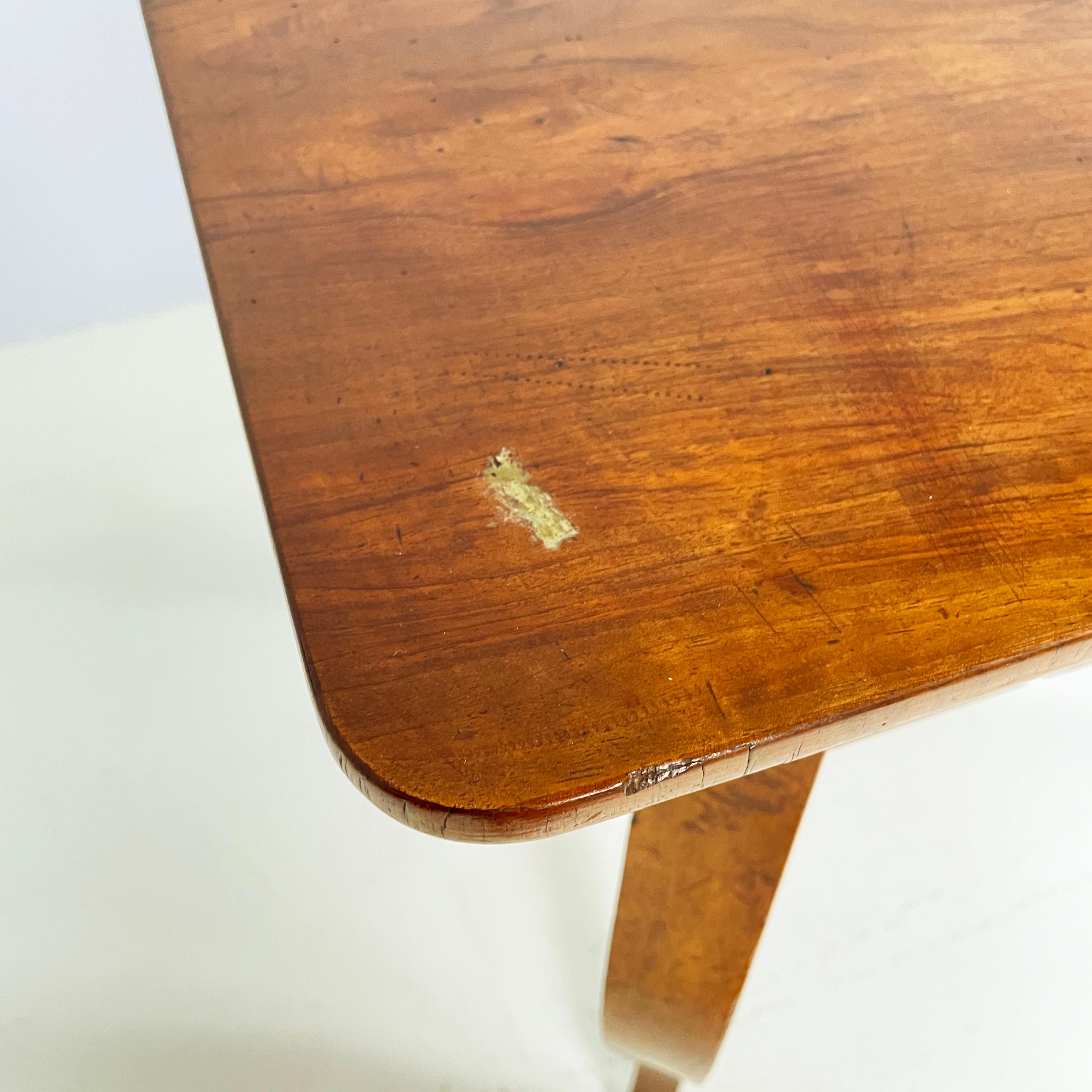 Italian Luigi XVI Desk with drawer in walnut wood, second half 1700s For Sale 3