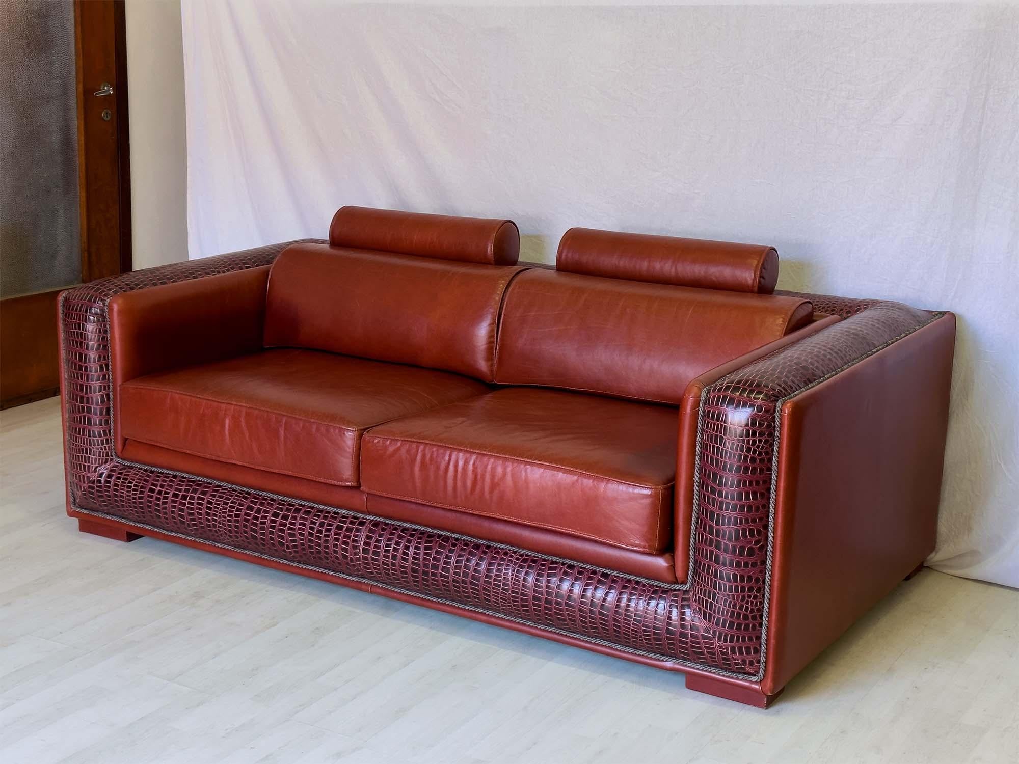 This is a luxurious Italian sofa 3-seater completely handmade in Italy.
It’s a seating of modern classicism designed in order to live in one’s sitting-room with comfort and elegance.
The top quality leather covering the seats as well the frame made